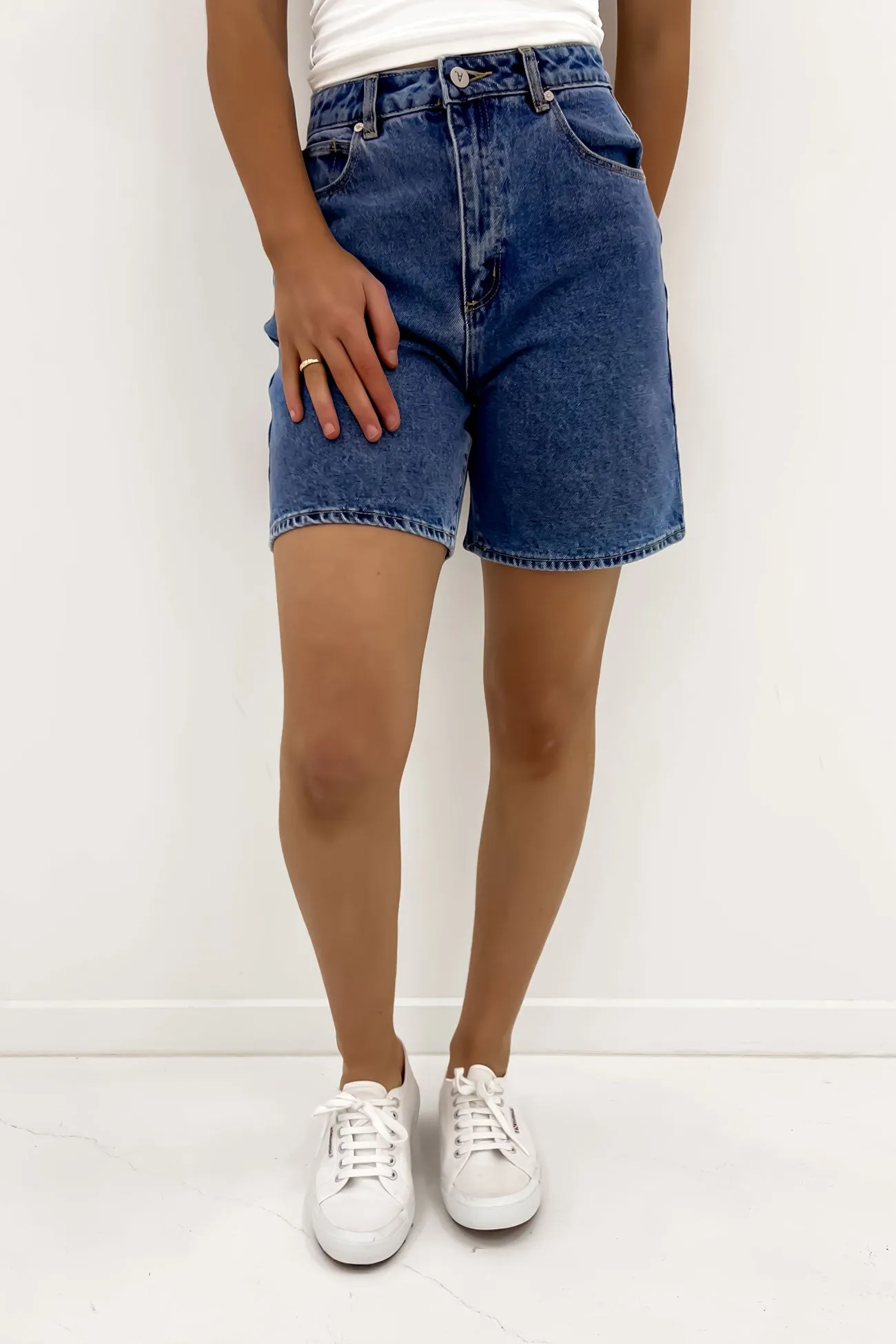 A Carrie Short Naomi Anti Cling Technology fall shorts