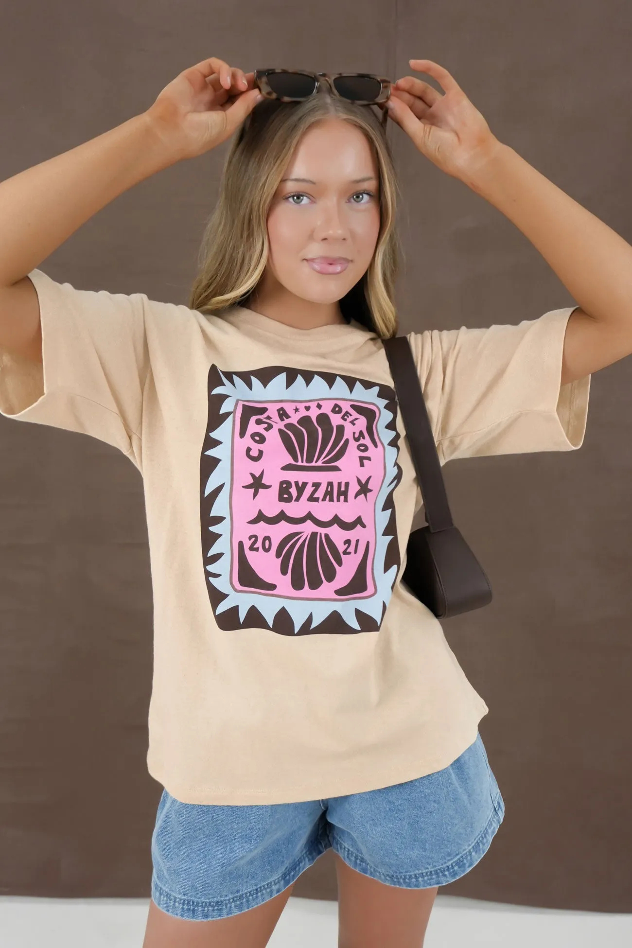 Costa Tee Beige Eye-Catching
