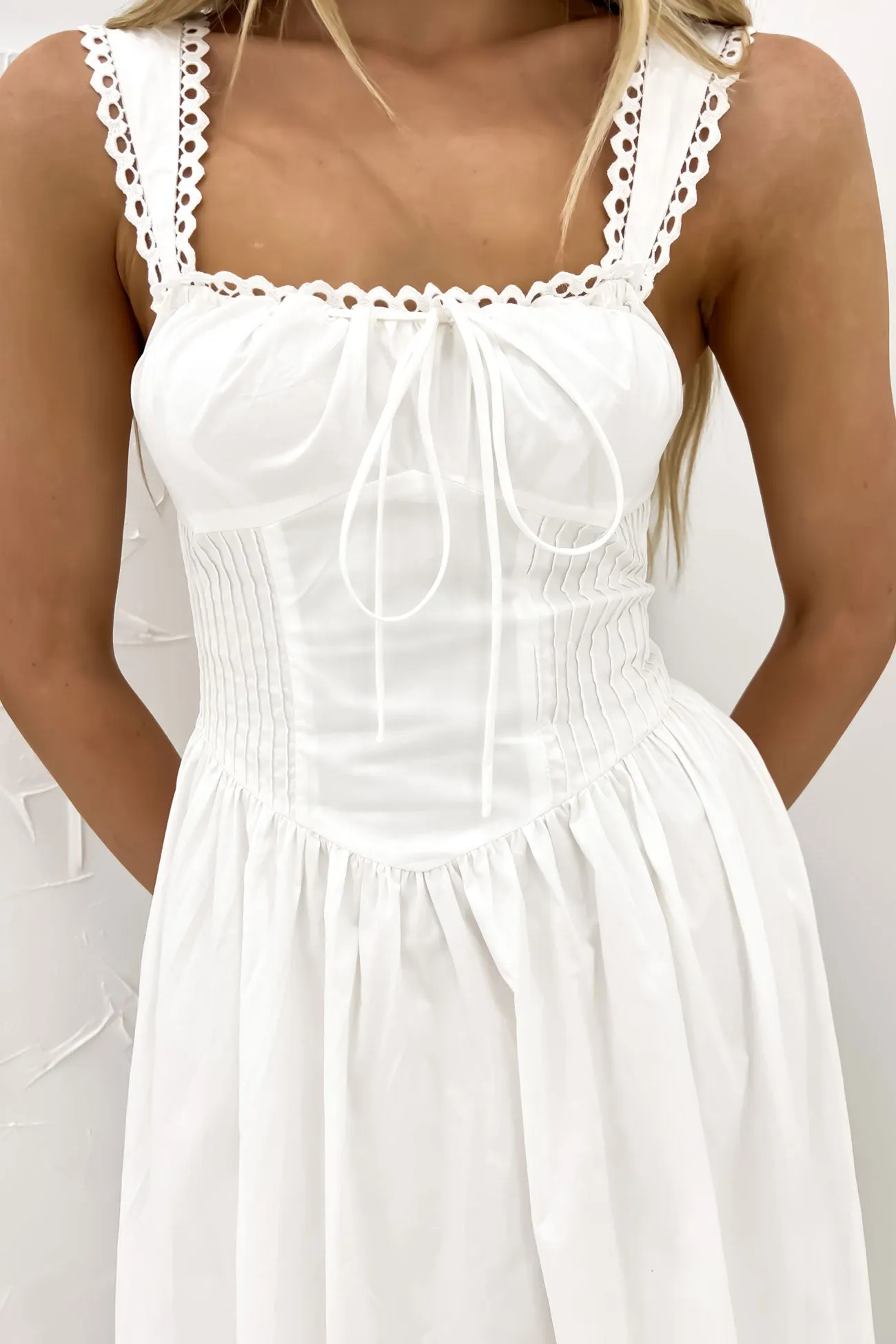 Casual chic dress Vanna Midi Dress White