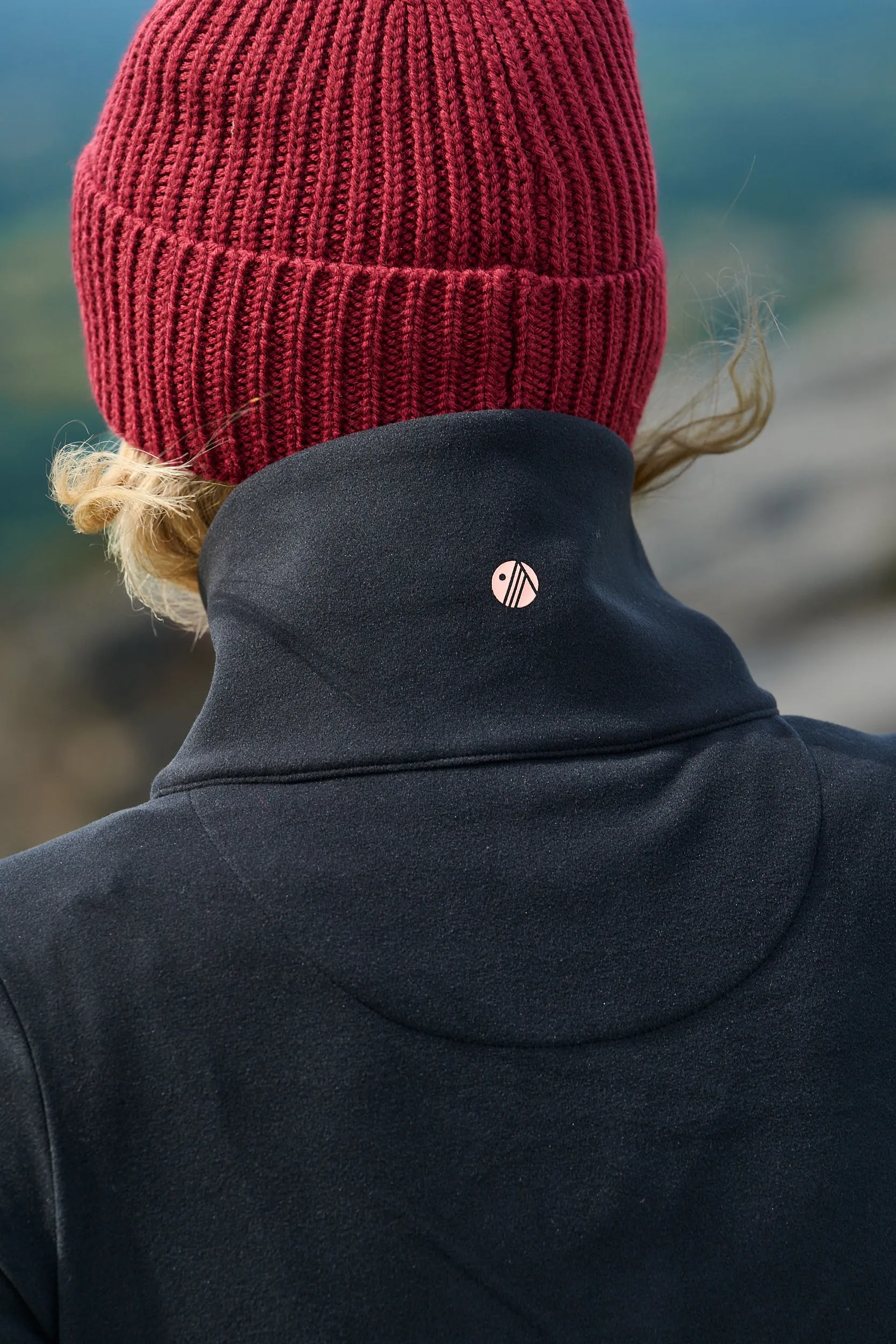 Endurasoft Quarter Zip - Black AirflowVents Frictionless Inner Layer