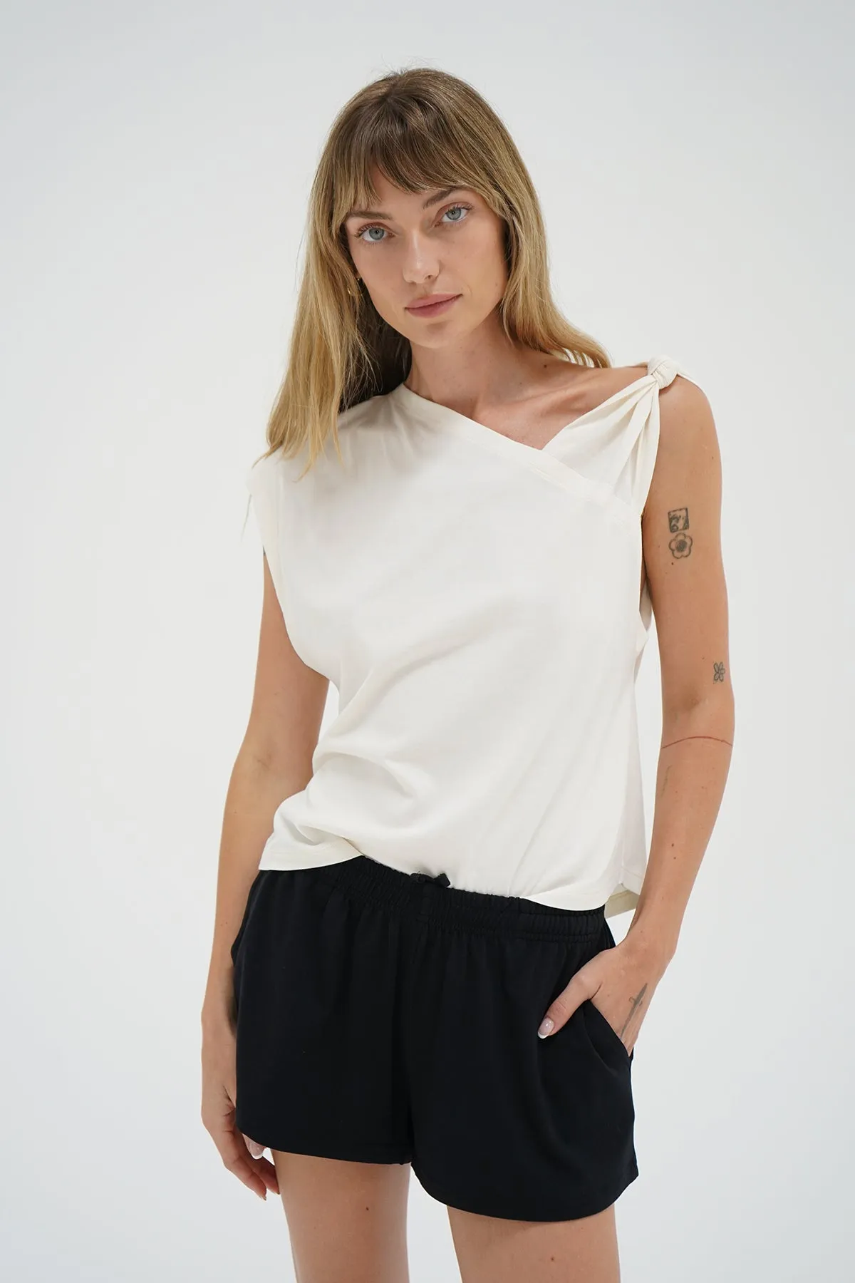 Natia Tee - Jet Stream Fashionable Layer