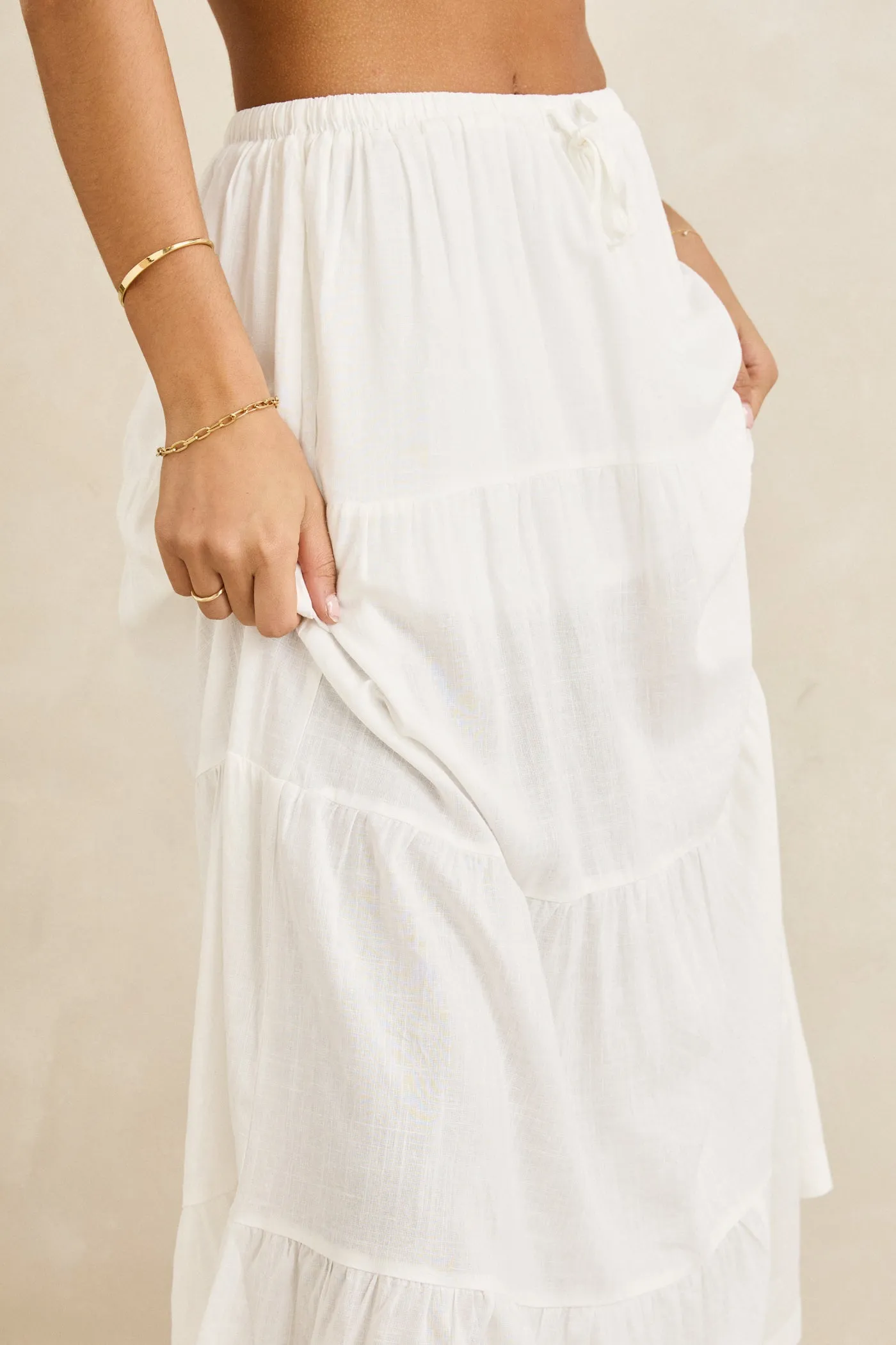 Visual Outfit Seamless Design Classic Tiered Maxi Skirt White