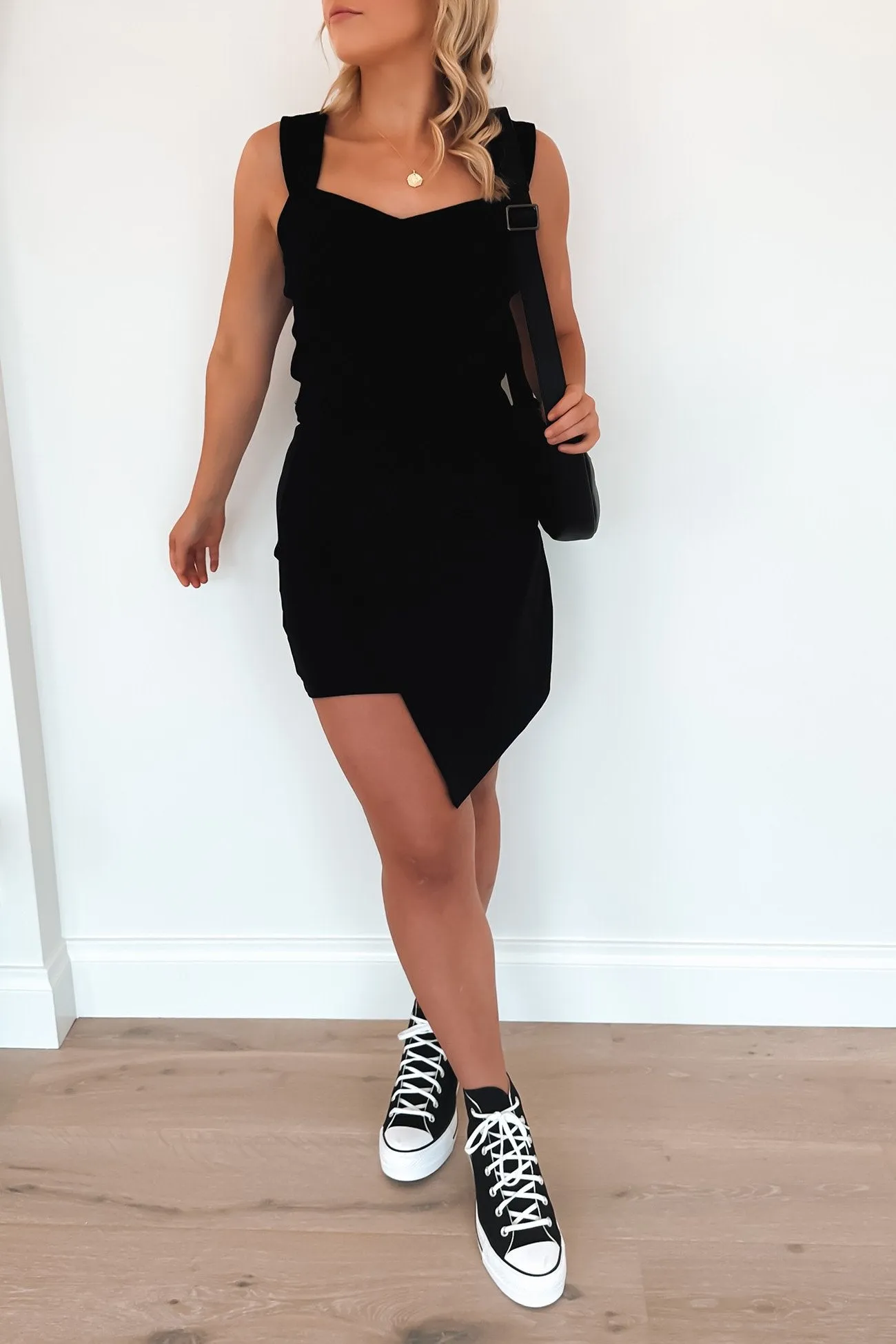 Storm Rib Ruched Tank Black Raw Linen SweatAbsorbingTexture