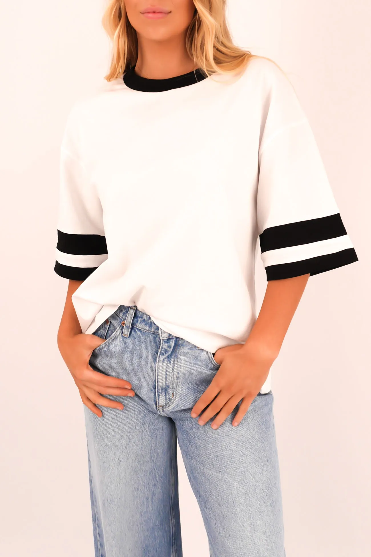 Della Tee White Black Sporty Comfort Fit