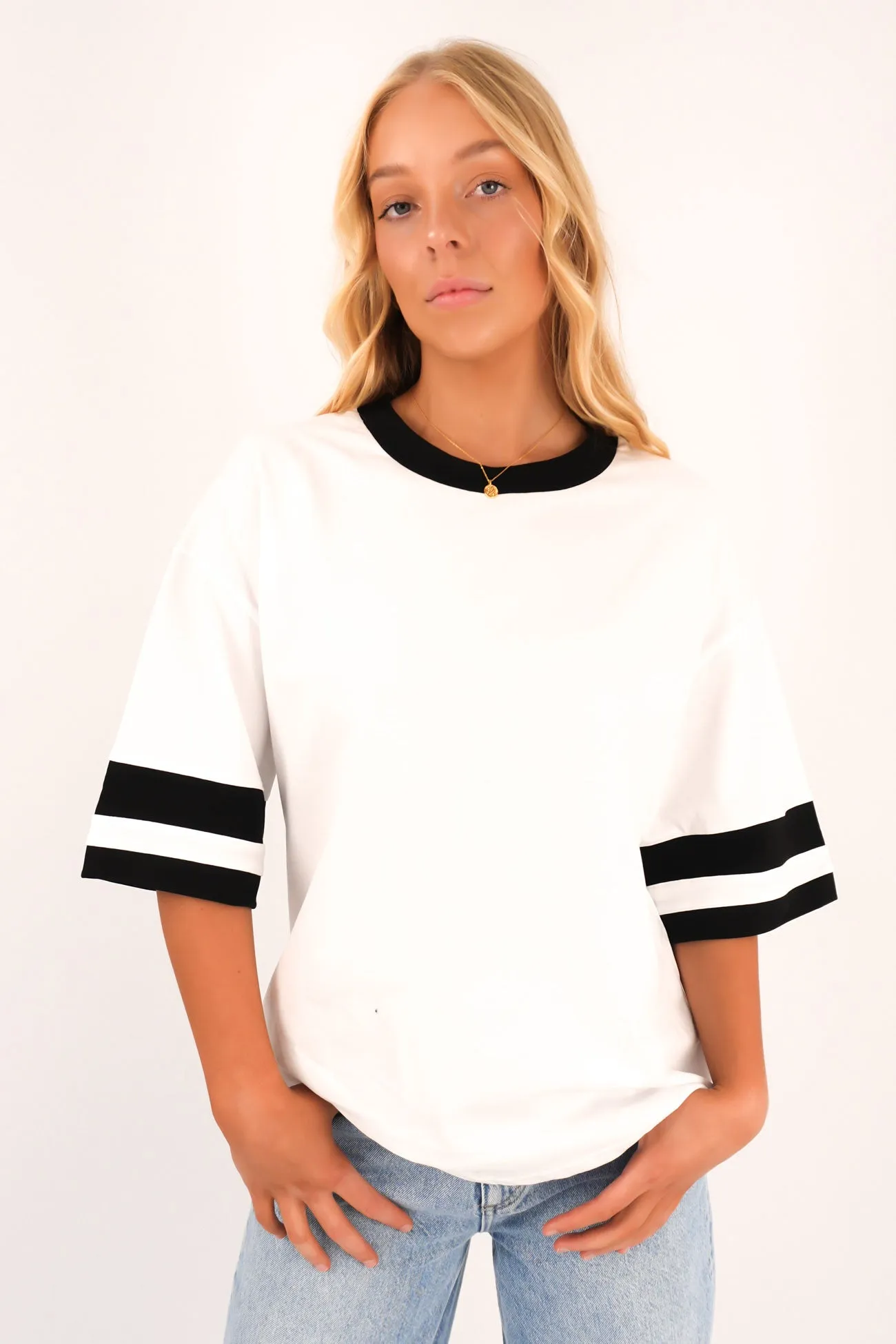 Breezy Design Della Tee White Black