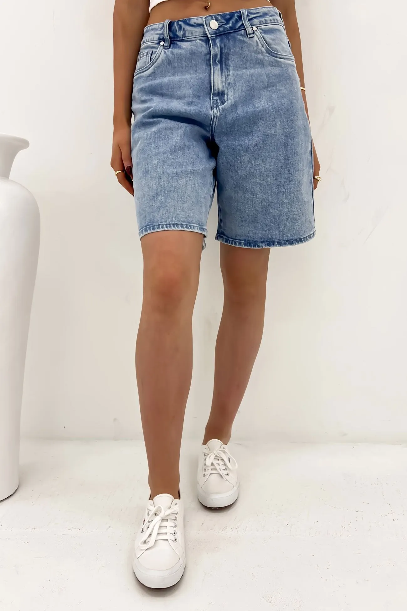 Sleek Cut Lightweight Weave Harley Short Light Blue