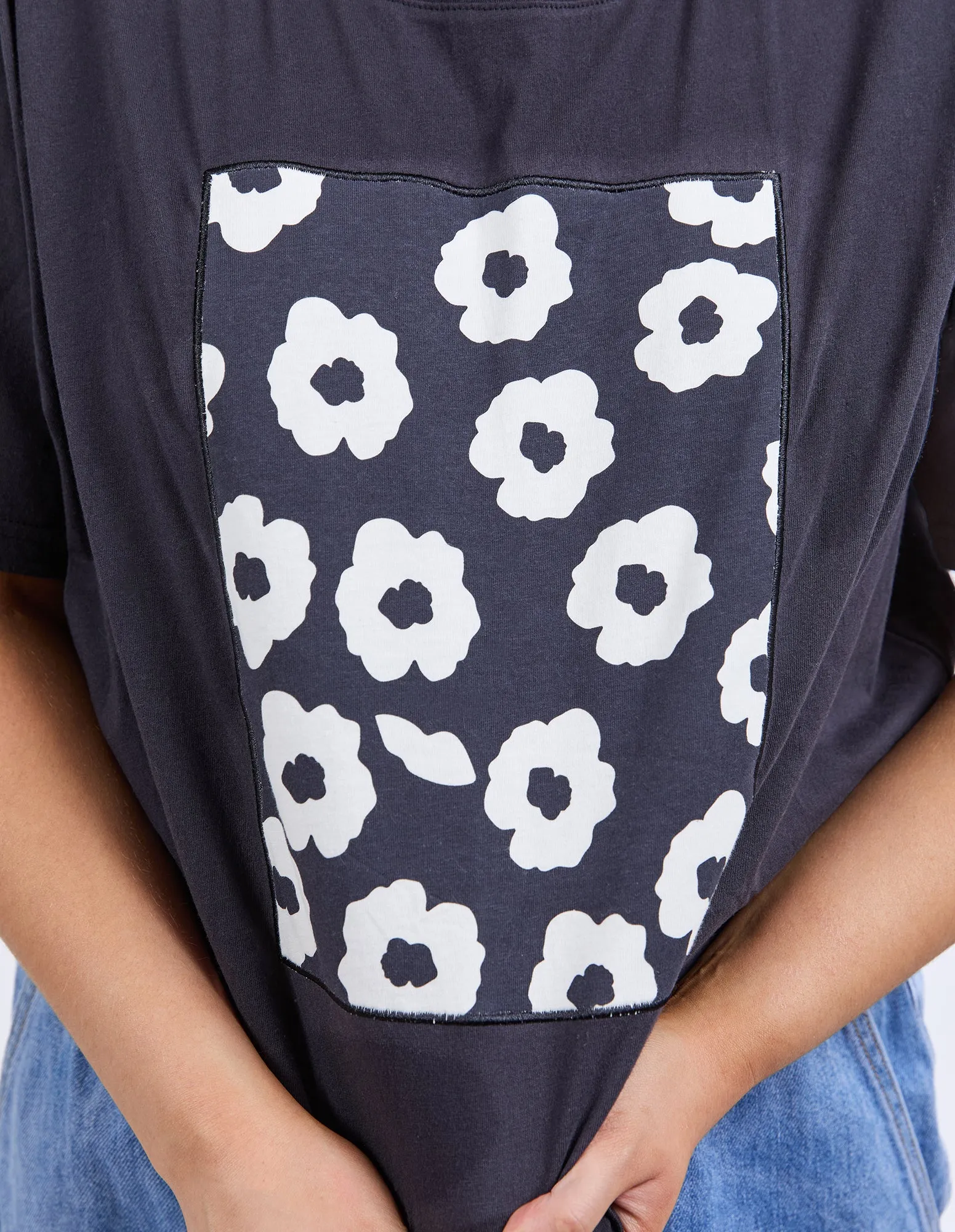 Elm Azalea Tee Navy Complementary Colors Elastic waist