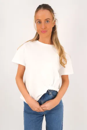 Zerra Tee White Fashion Must-Have