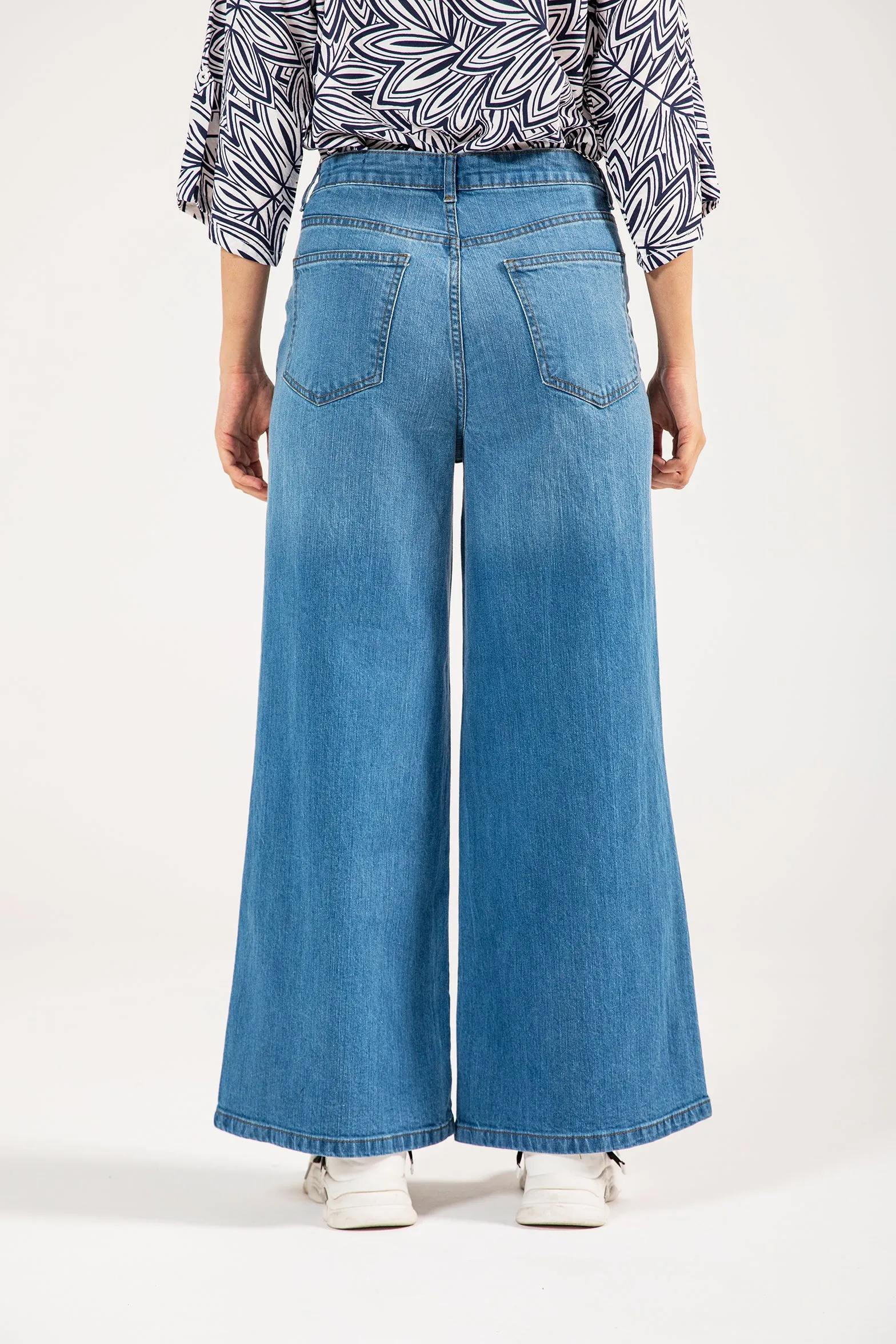 FLARED FIT DENIM Loose Design