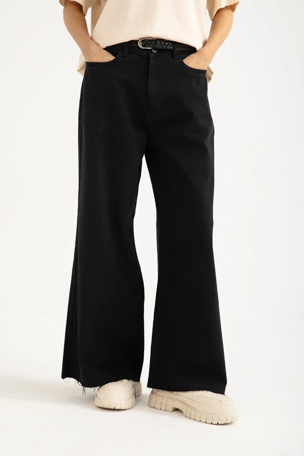 FLARED FIT DENIM WITH RAW HEM HighRiseWaist Modern Layer