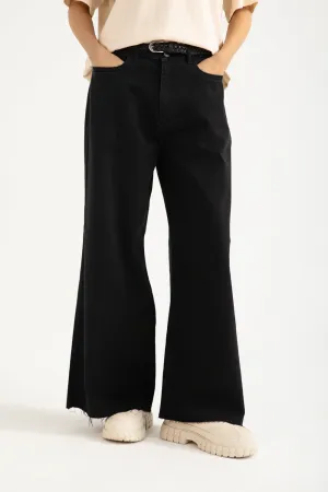 FLARED FIT DENIM WITH RAW HEM HighRiseWaist Modern Layer