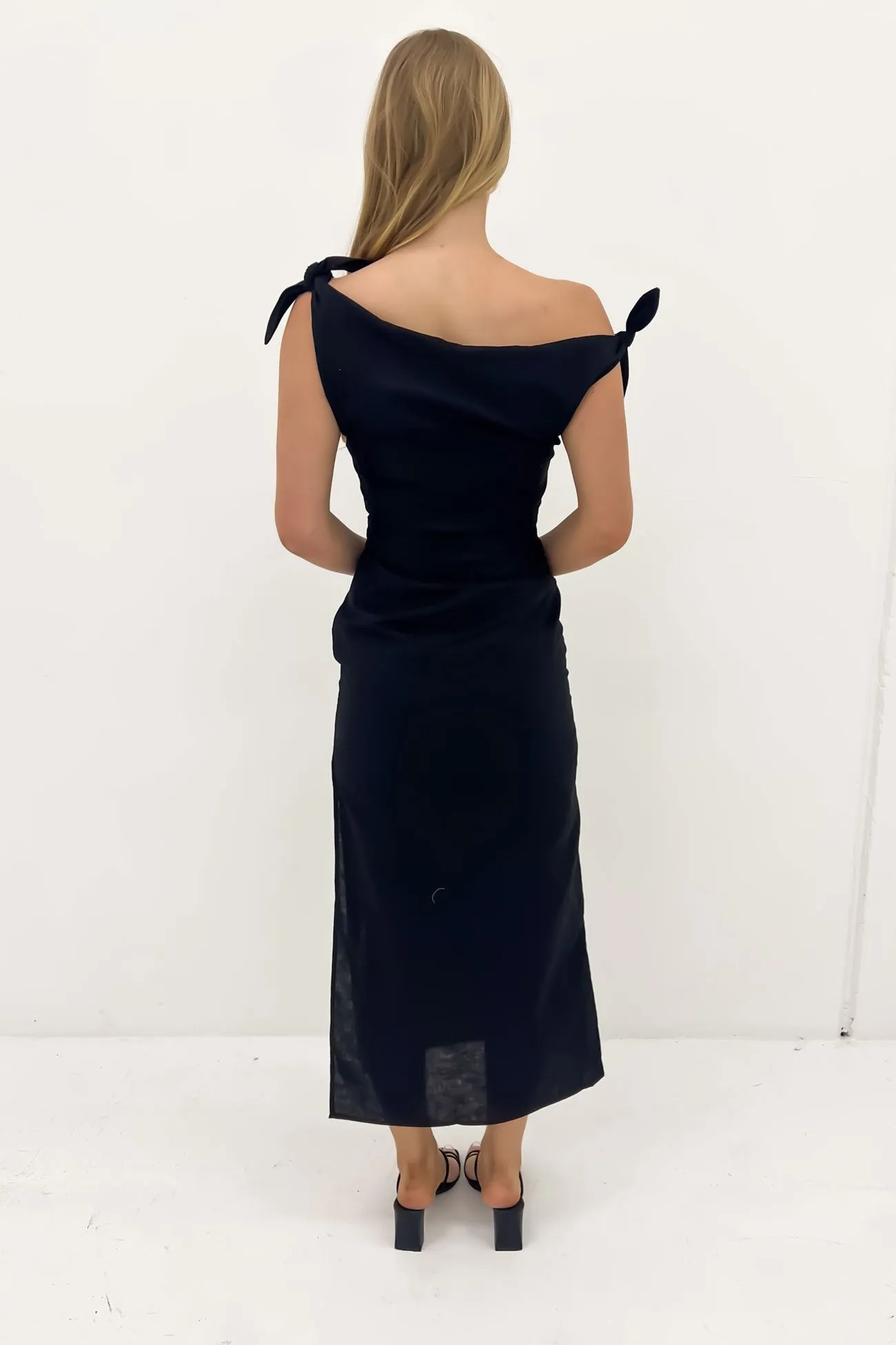 travel mode Neela Maxi Dress Black