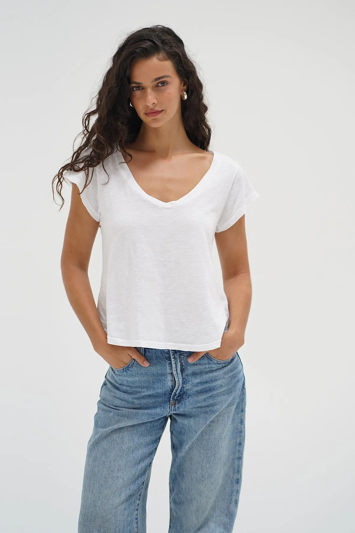 Classic Color Relaxed Wear Fit Kaden Cotton V Neck - White
