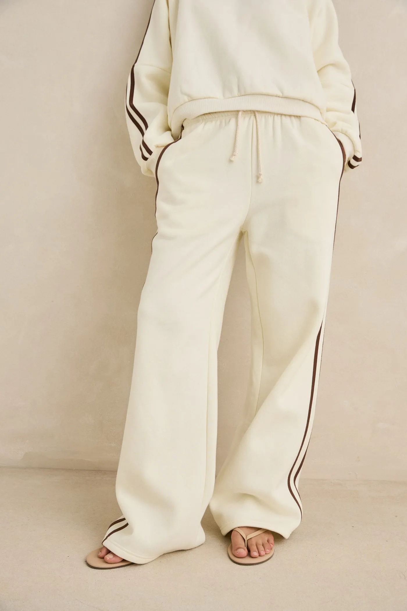 breath easy Freedom Motion Contrast Trackpant Cream