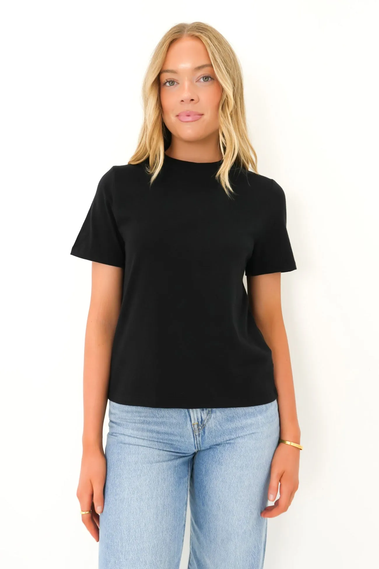 Go To Tee Black V neck elegance