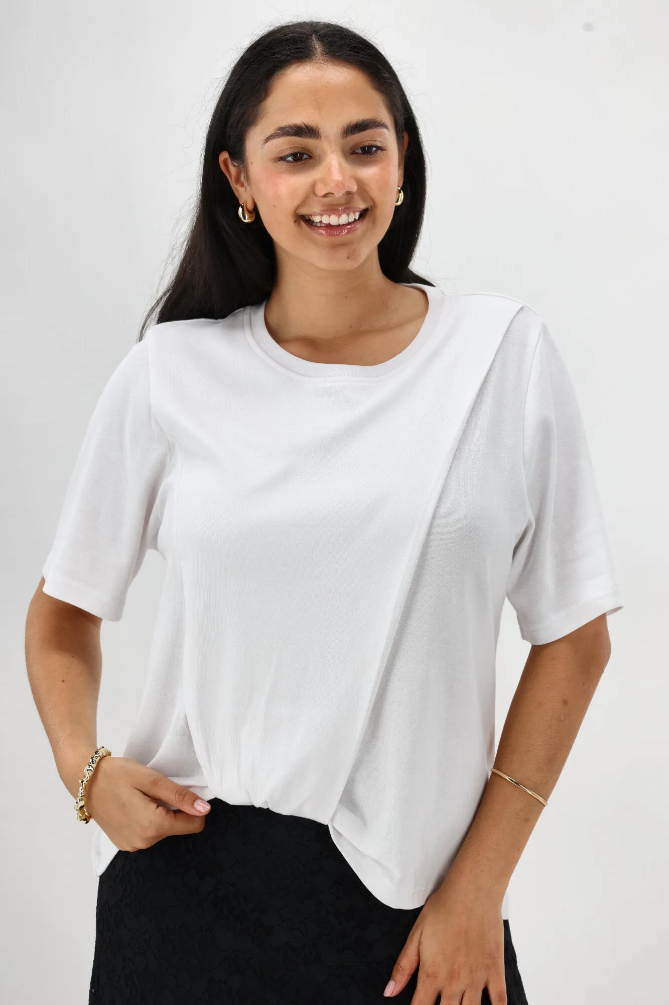 Versatile Outfit Ayva Tia Twist Tee White