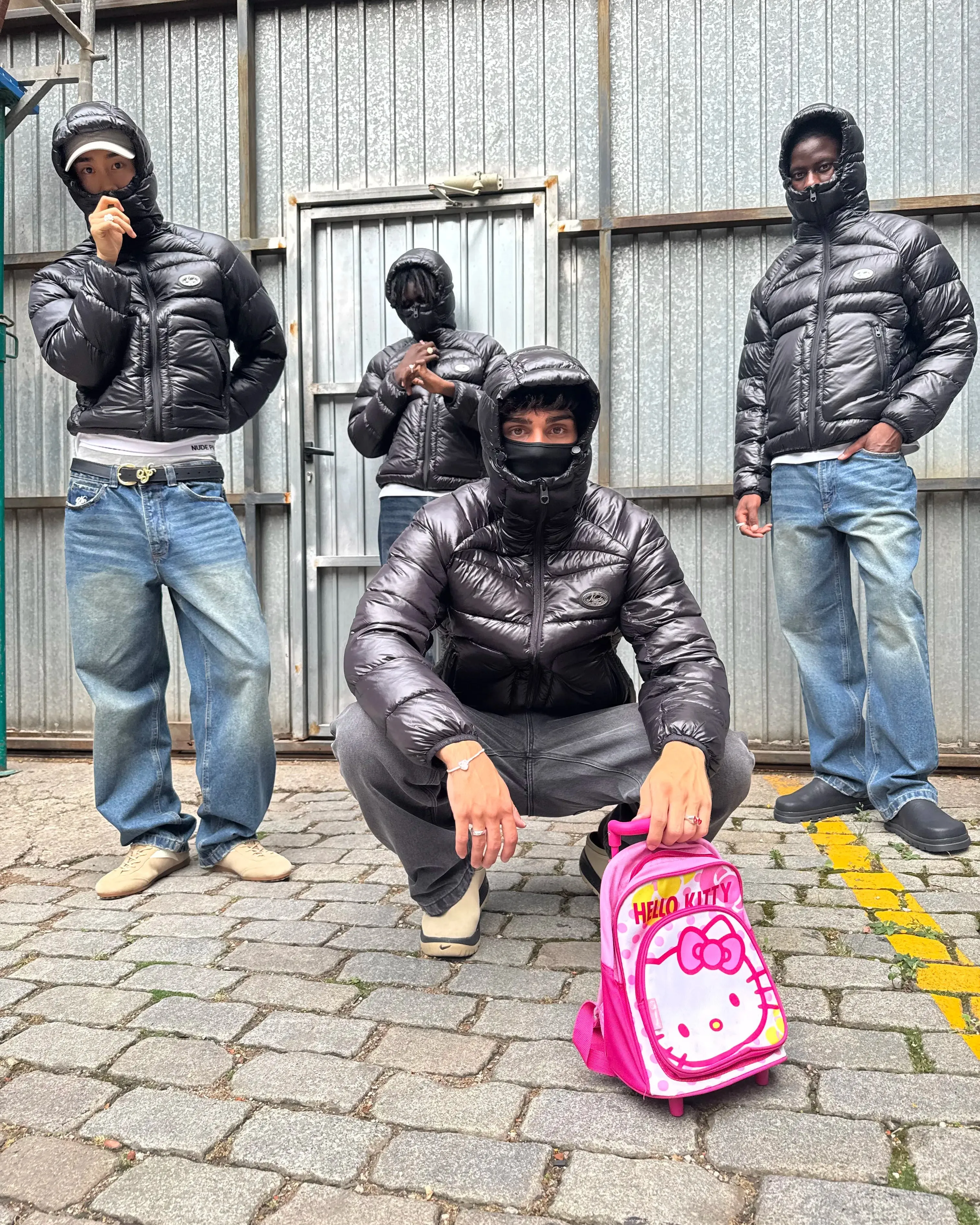 Light Travel Piece Convertible Style Iconic Puffer Jacket Black