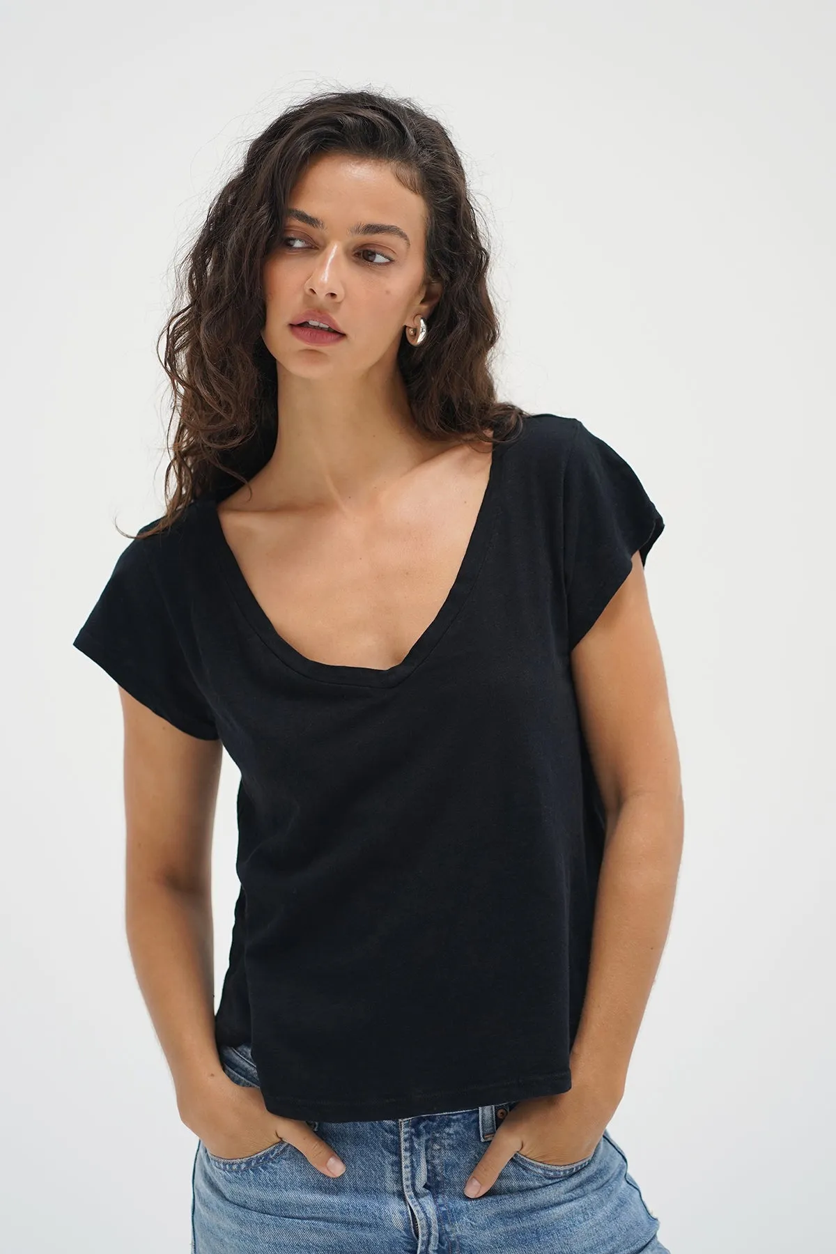 Daily Style Kaden Cotton V Neck - Black