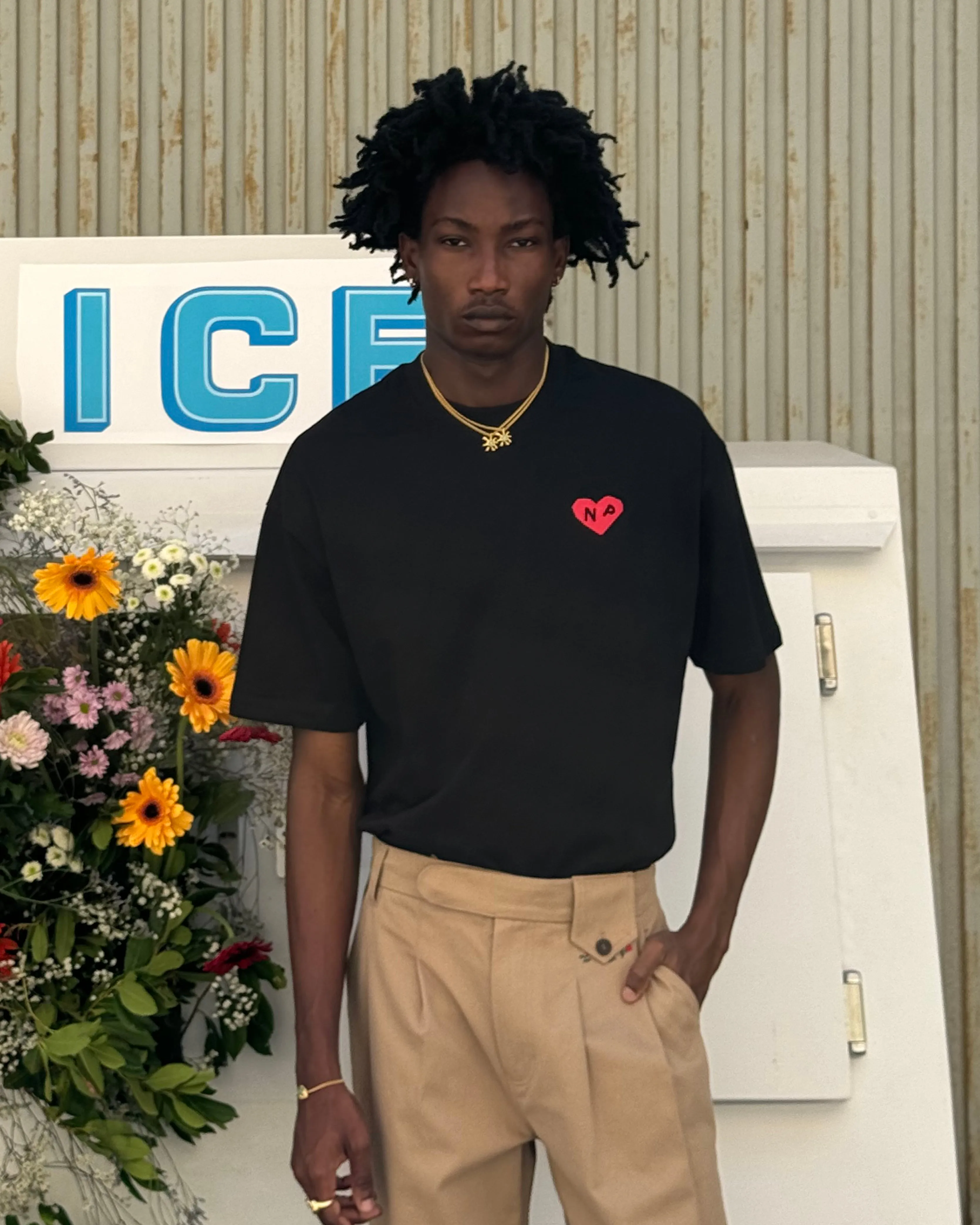 Classic Jeans Open Heart Kora Tee Black