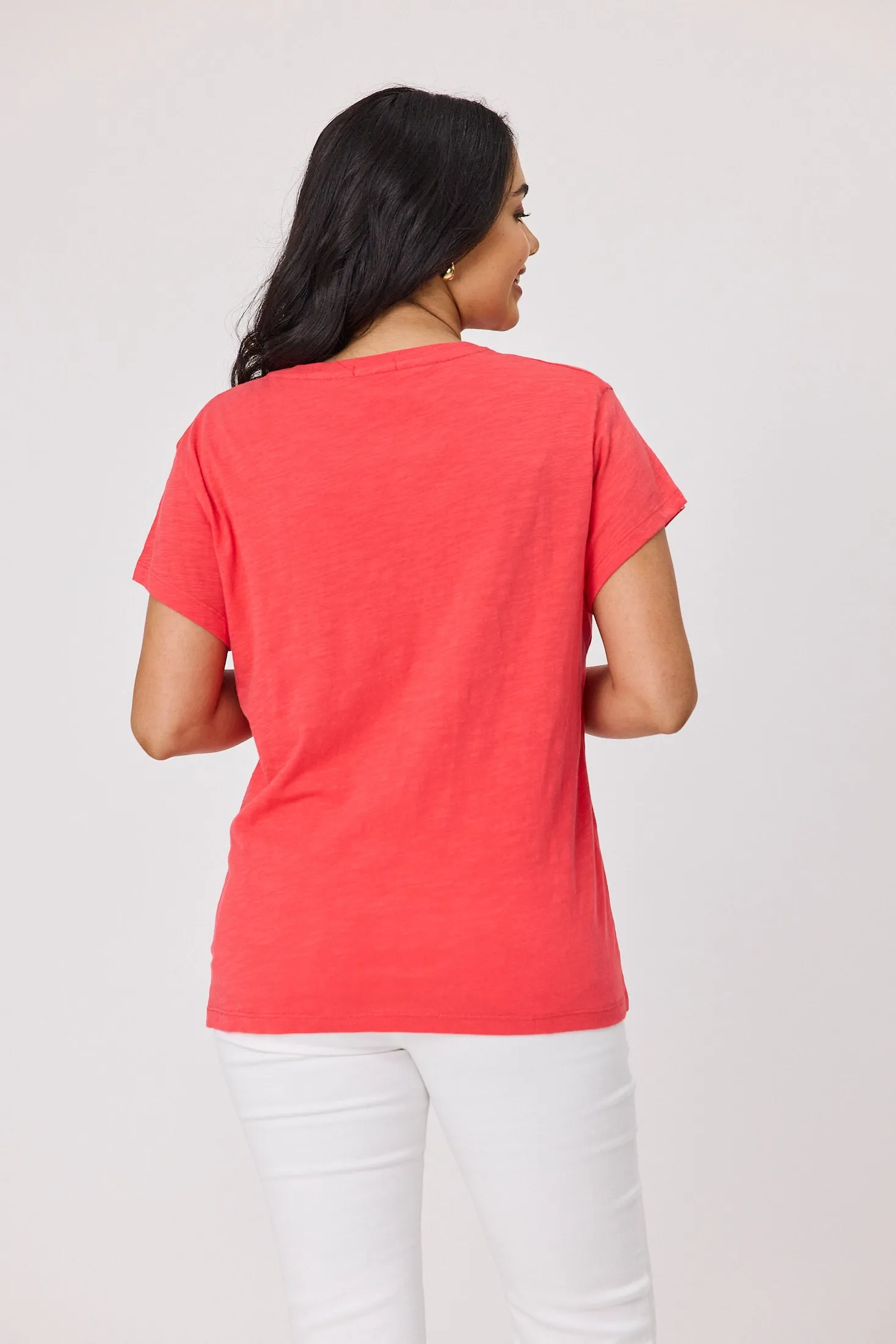 Hydrophobic coating Shine On Essential Staple V Neck Tee Coral