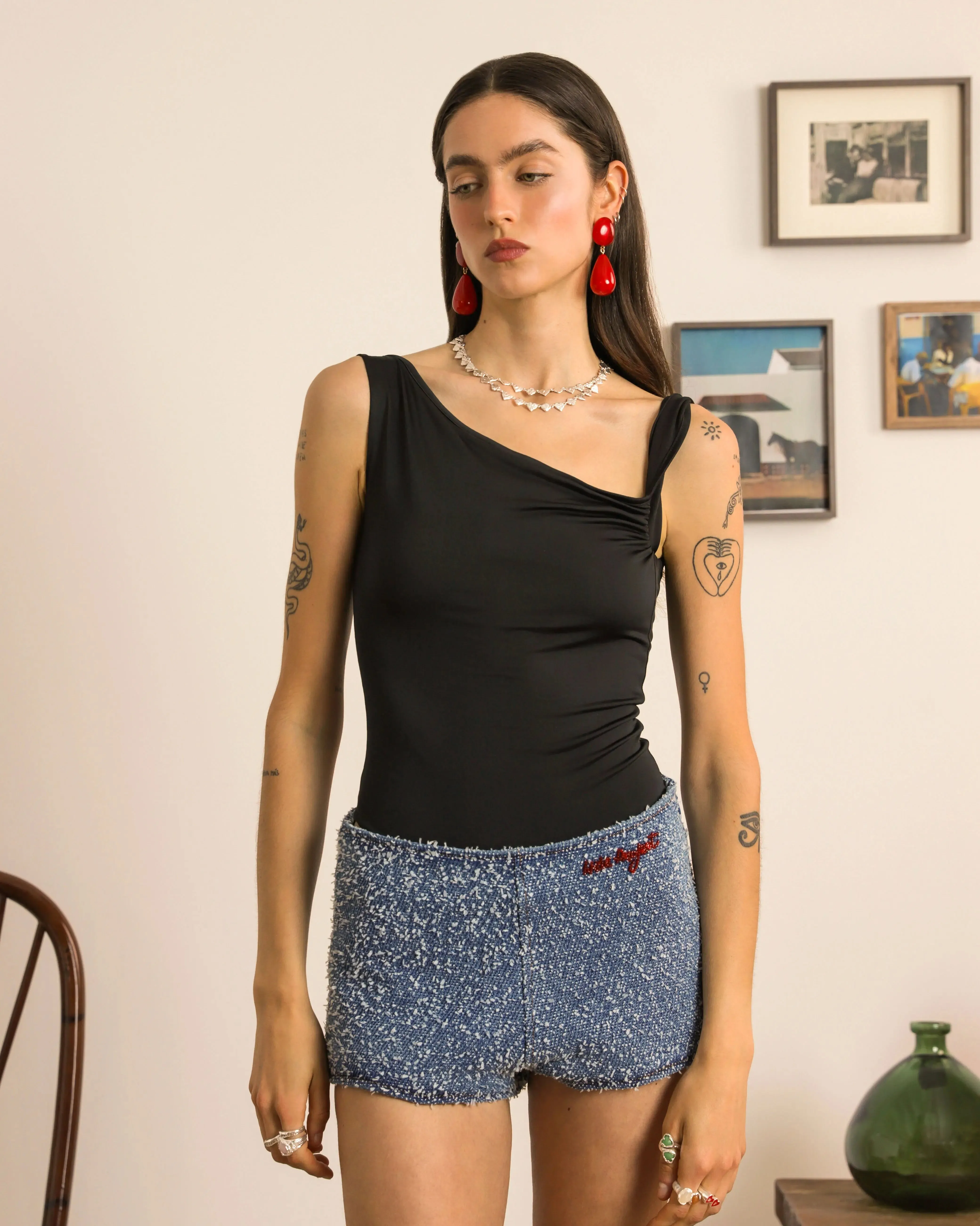 Cherina Body Black Lightweight Material