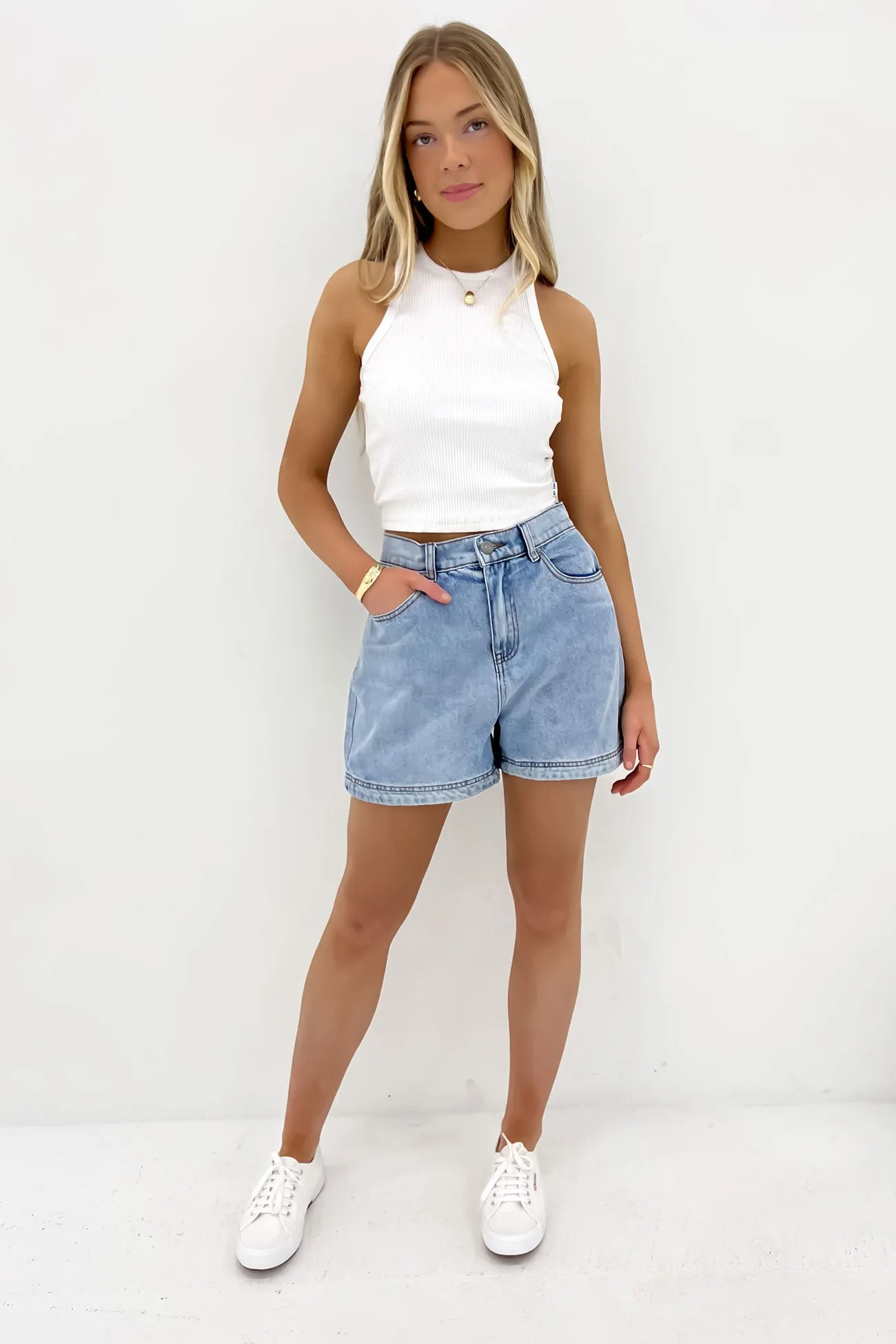 Josie Short Bleach Breathable Performance Fit