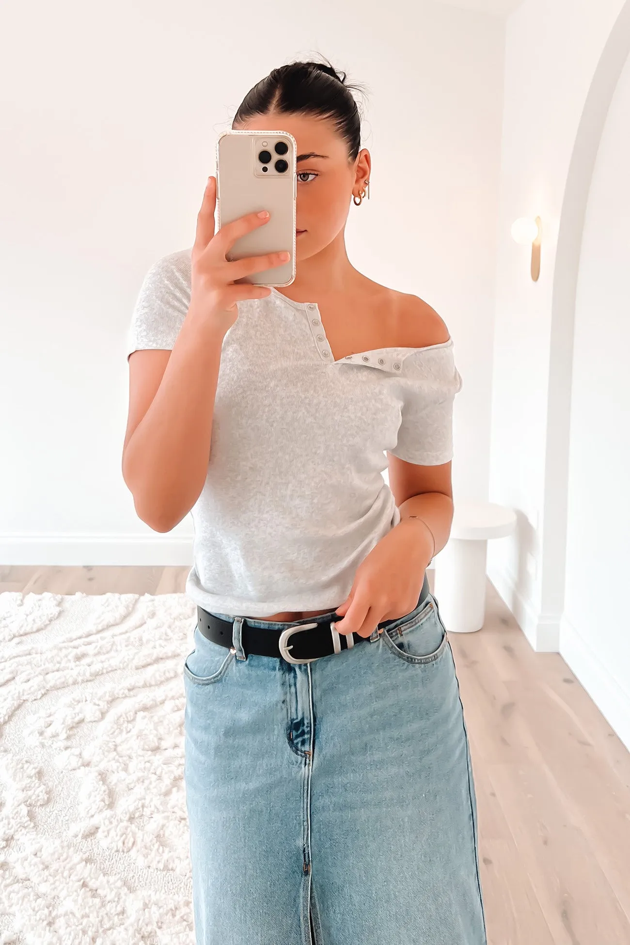 Billie Rib Buttoned Tee Snow Marle Adaptable Sustainable Production Process