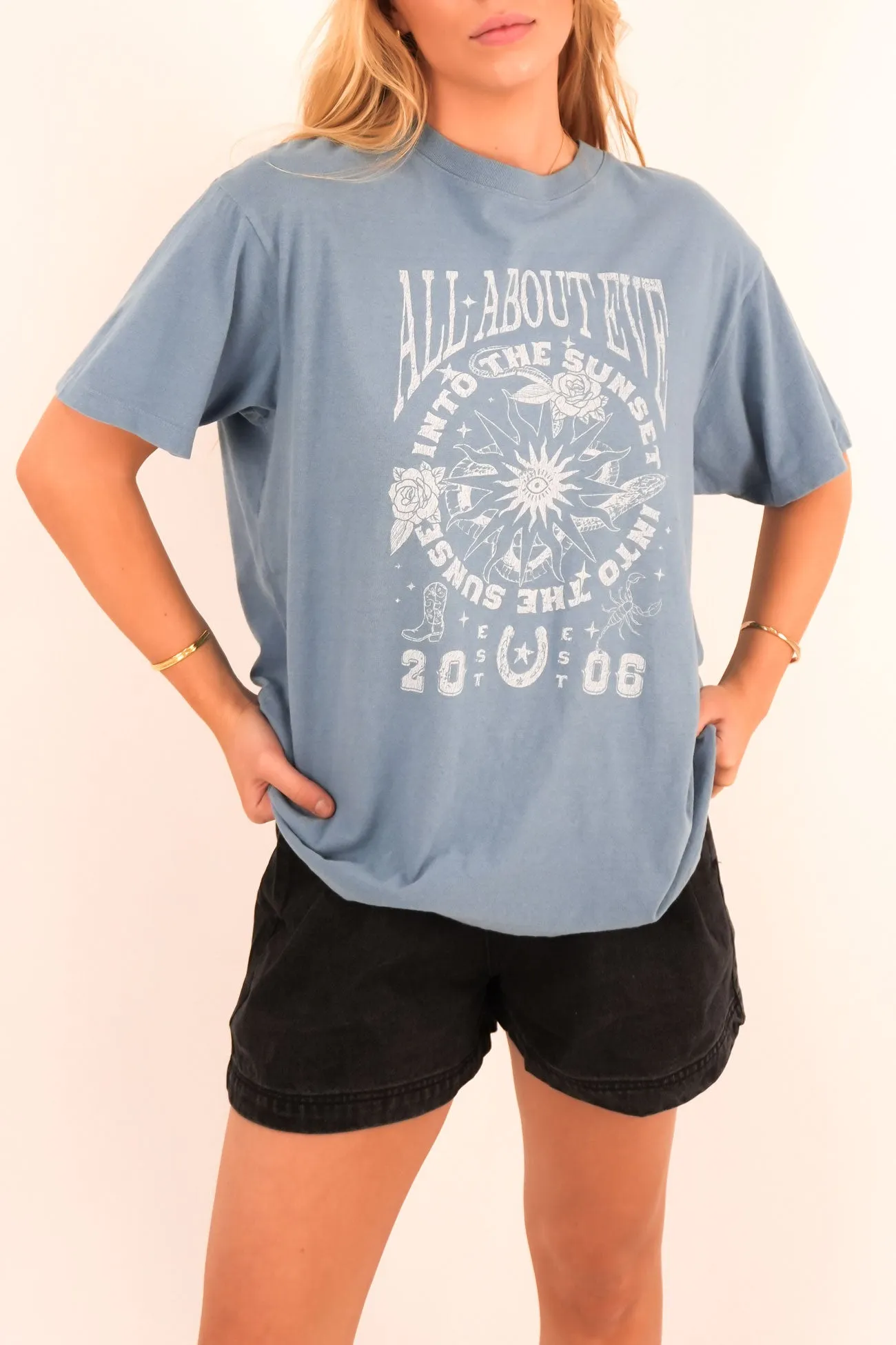 Into The Sunset Relaxed Tee Blue Fresh Outfit Style Stylish and Easygoing