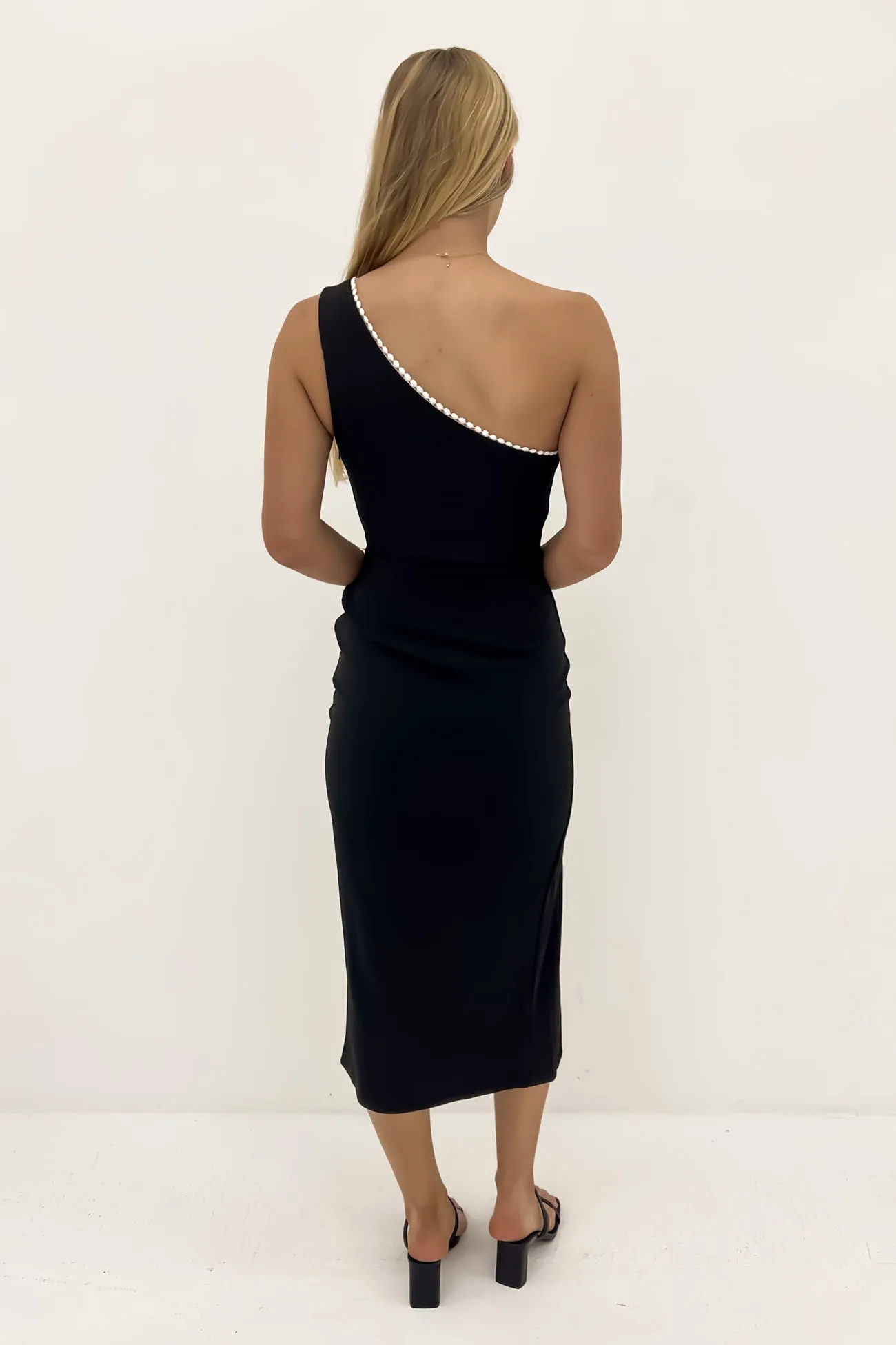Versatile dress for layering Michie Midi Dress Black