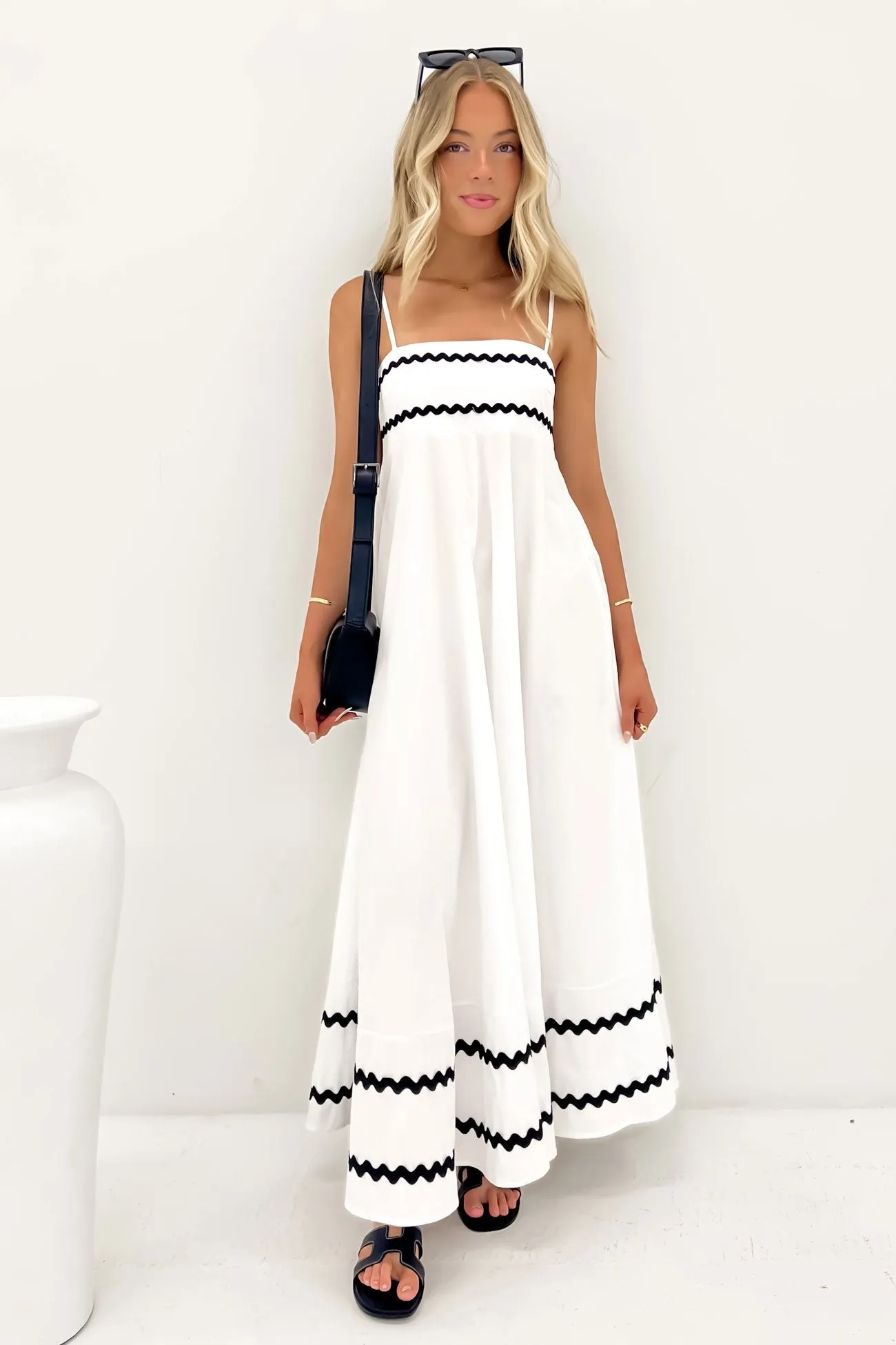 Travel-Style Crisp Finish Gemma Maxi Dress White Black