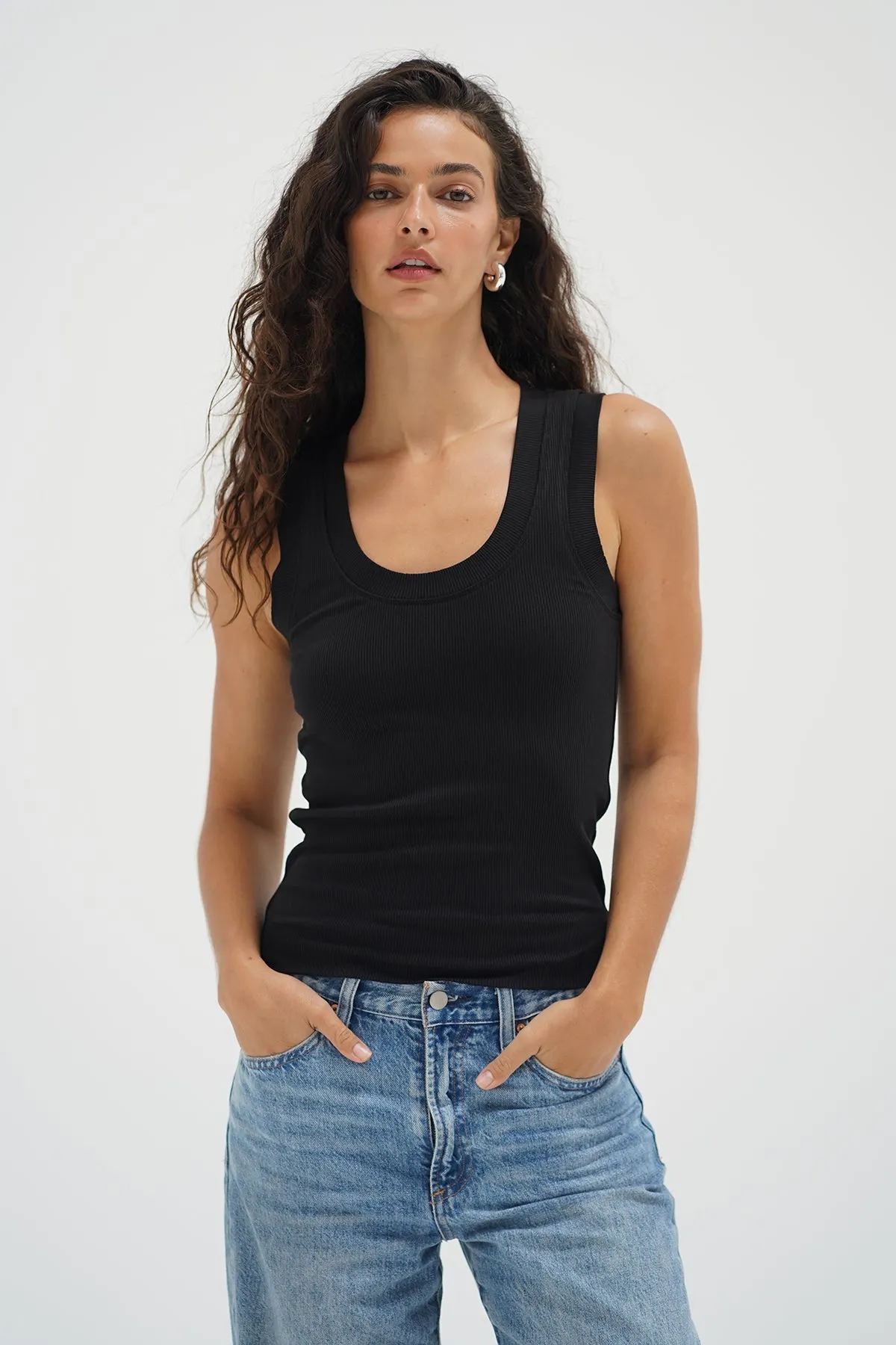 Double Layer Ribbed Scoop Tank - Black DurableSeams