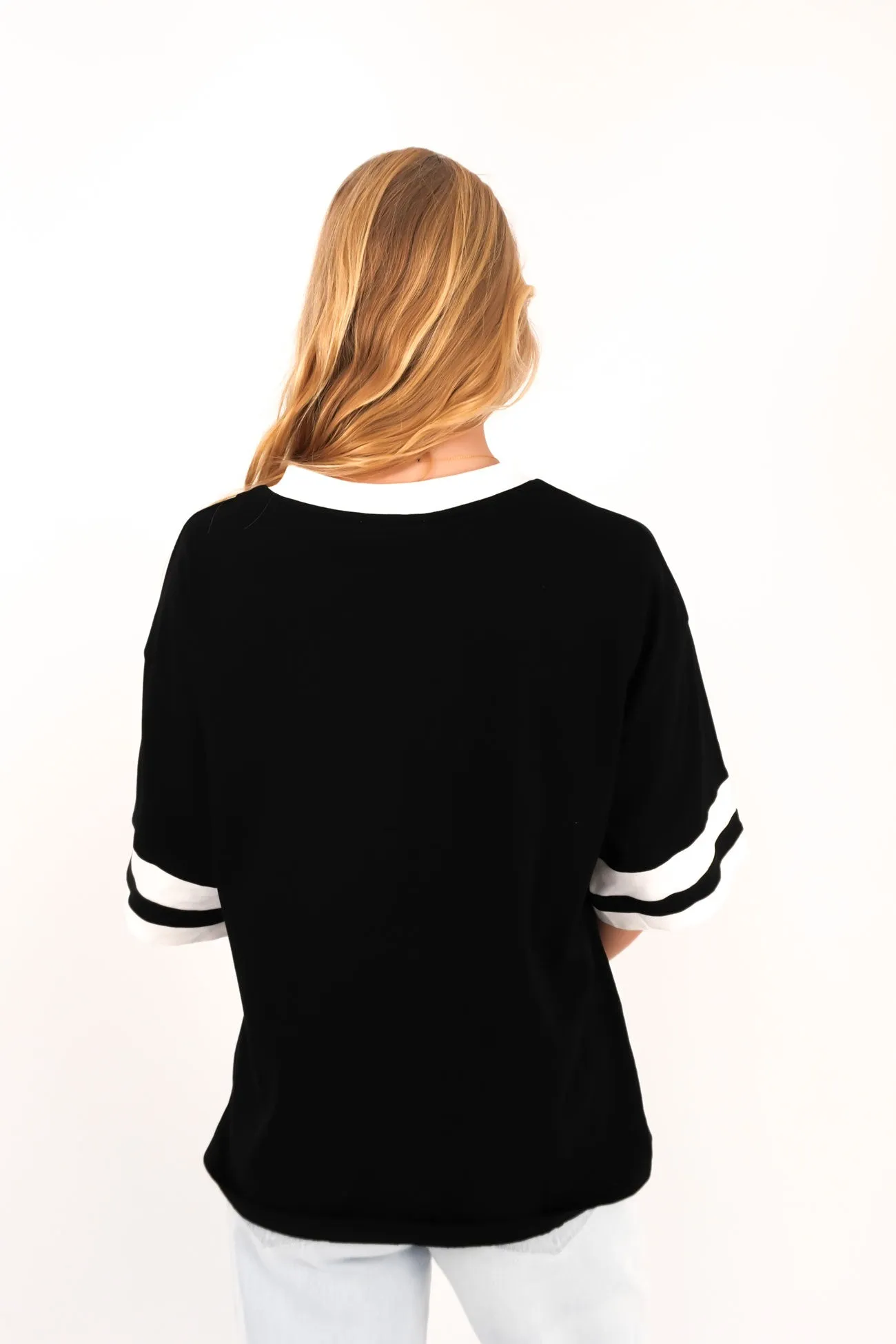 NoSideSeam Casual Look Wear Della Tee Black White