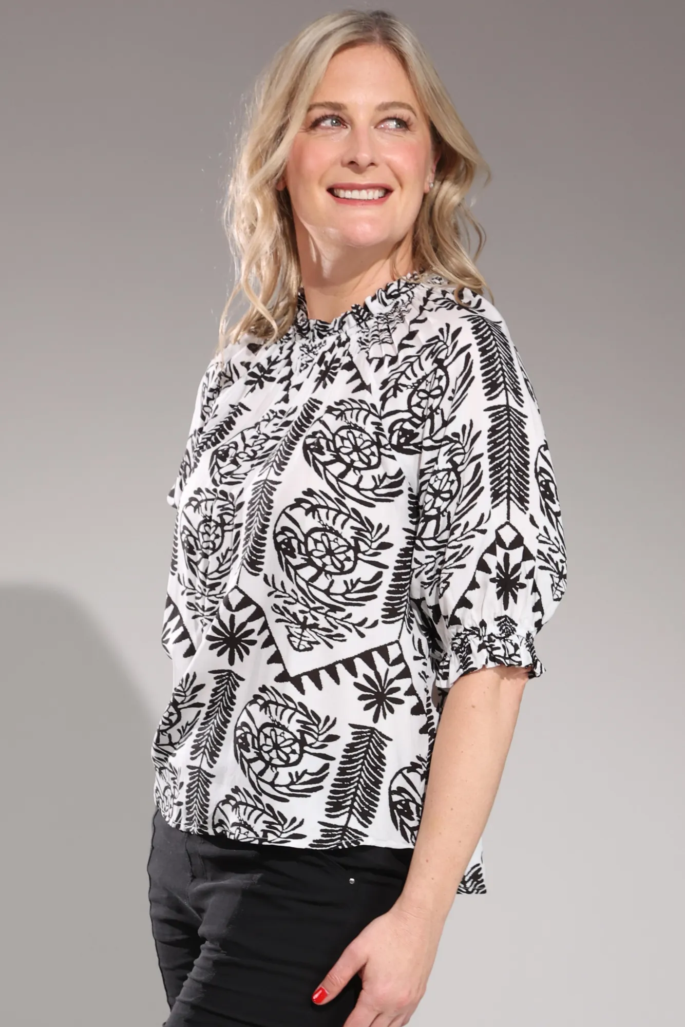 MoistureControl Lining Free Mind Ruffle neck Top | BLACK WHITE TILE | 3337A1