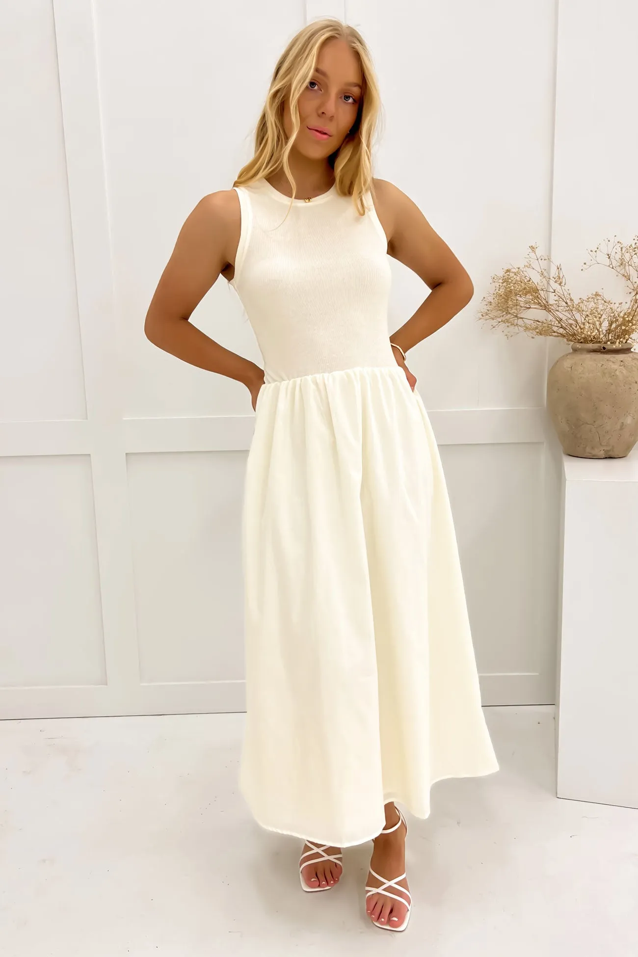 Minimalist Design Stream Cut Kiho Maxi Dress Cream