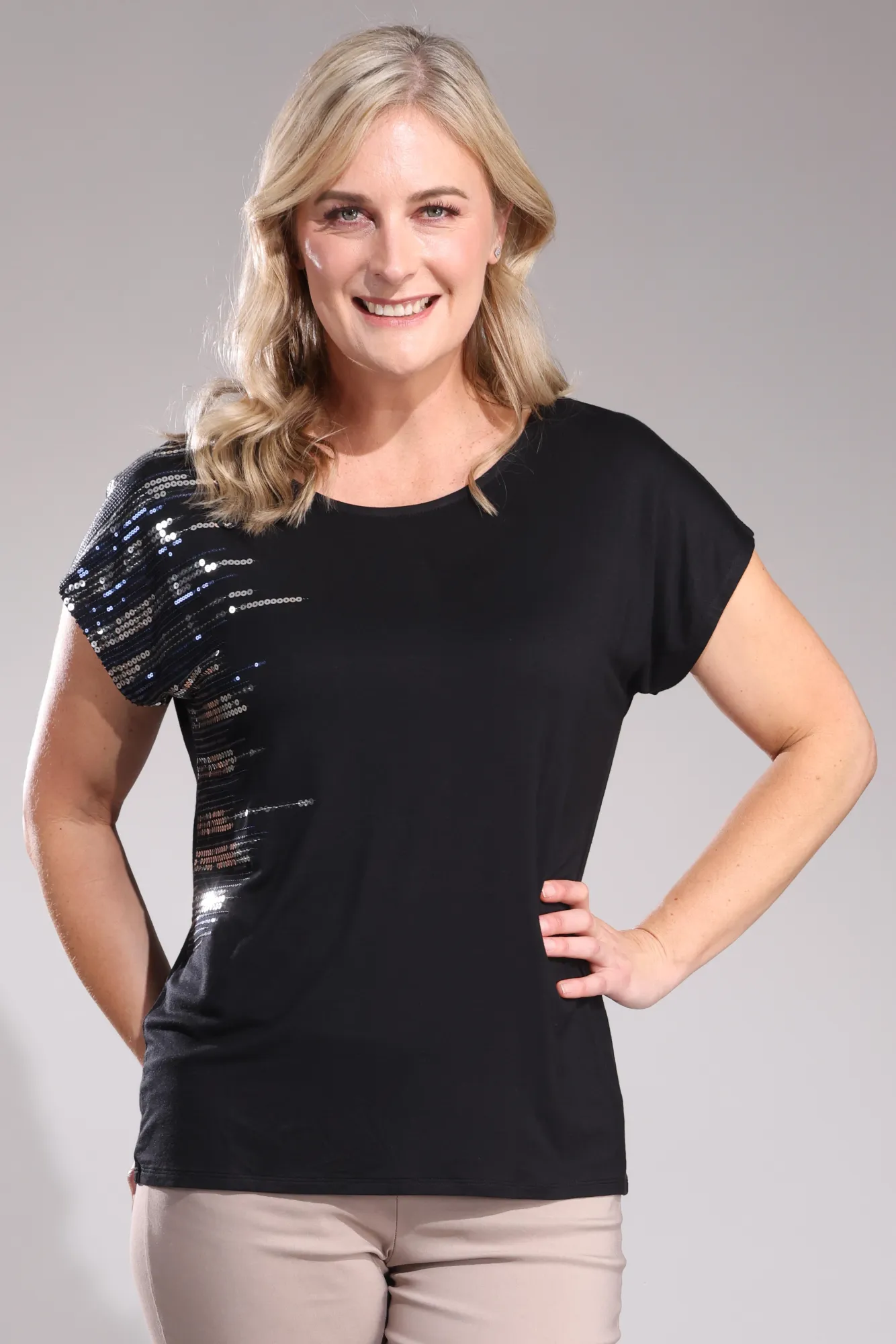 Heart Glow Sequin trimmed Top | Black | 4531A1