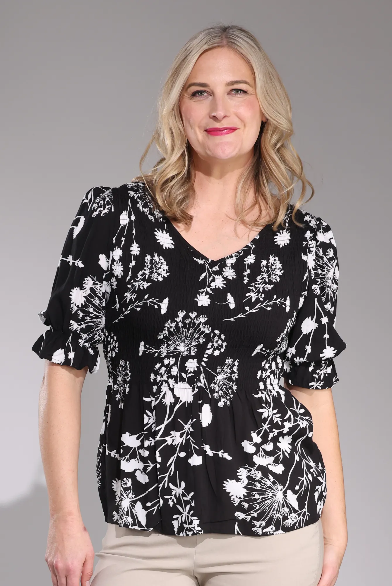 Top | BLACK WHITE SPRIG | 3321C1 Saga Fit