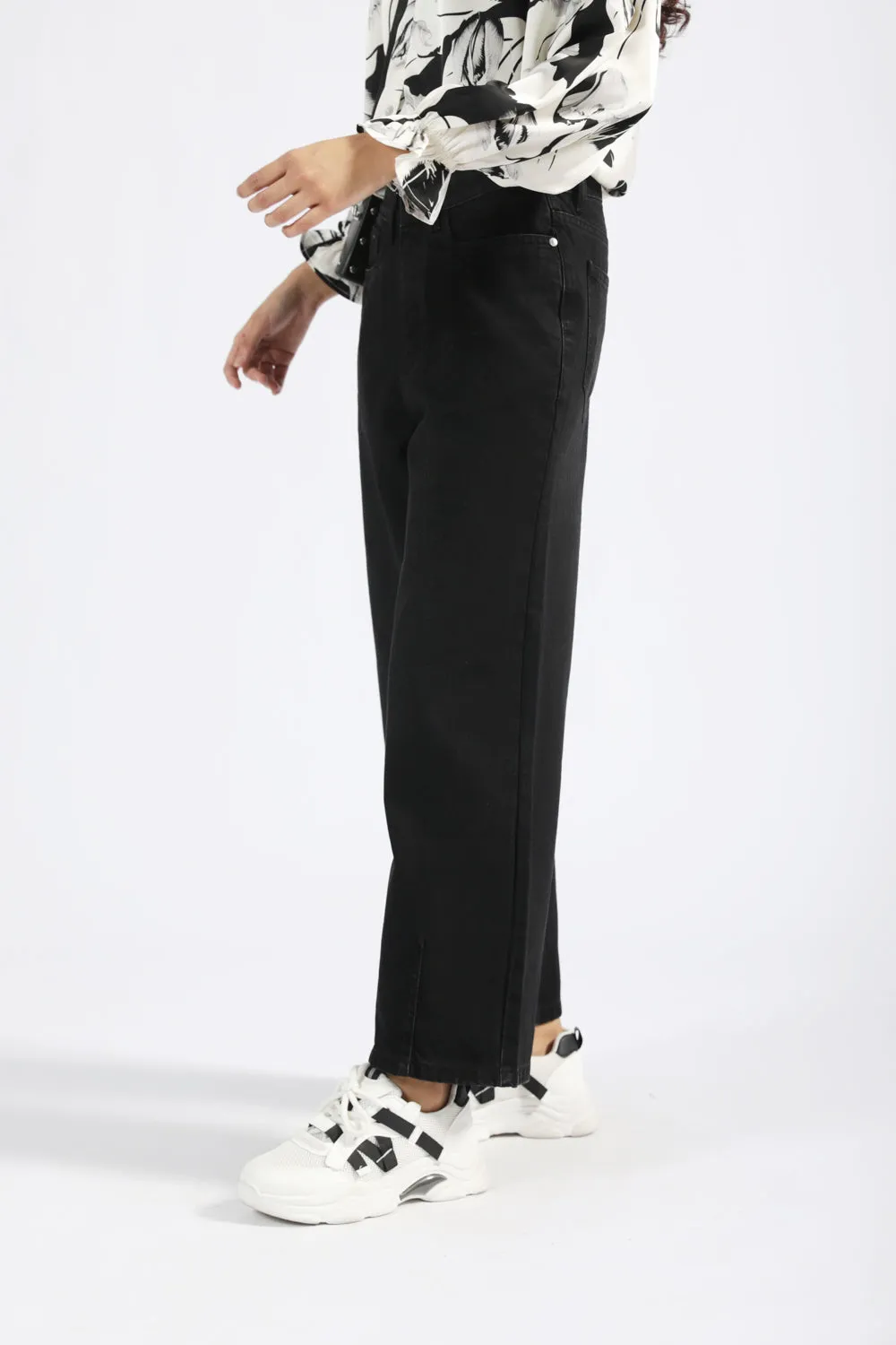 SLOUCHY FIT DENIM Flattering Shape