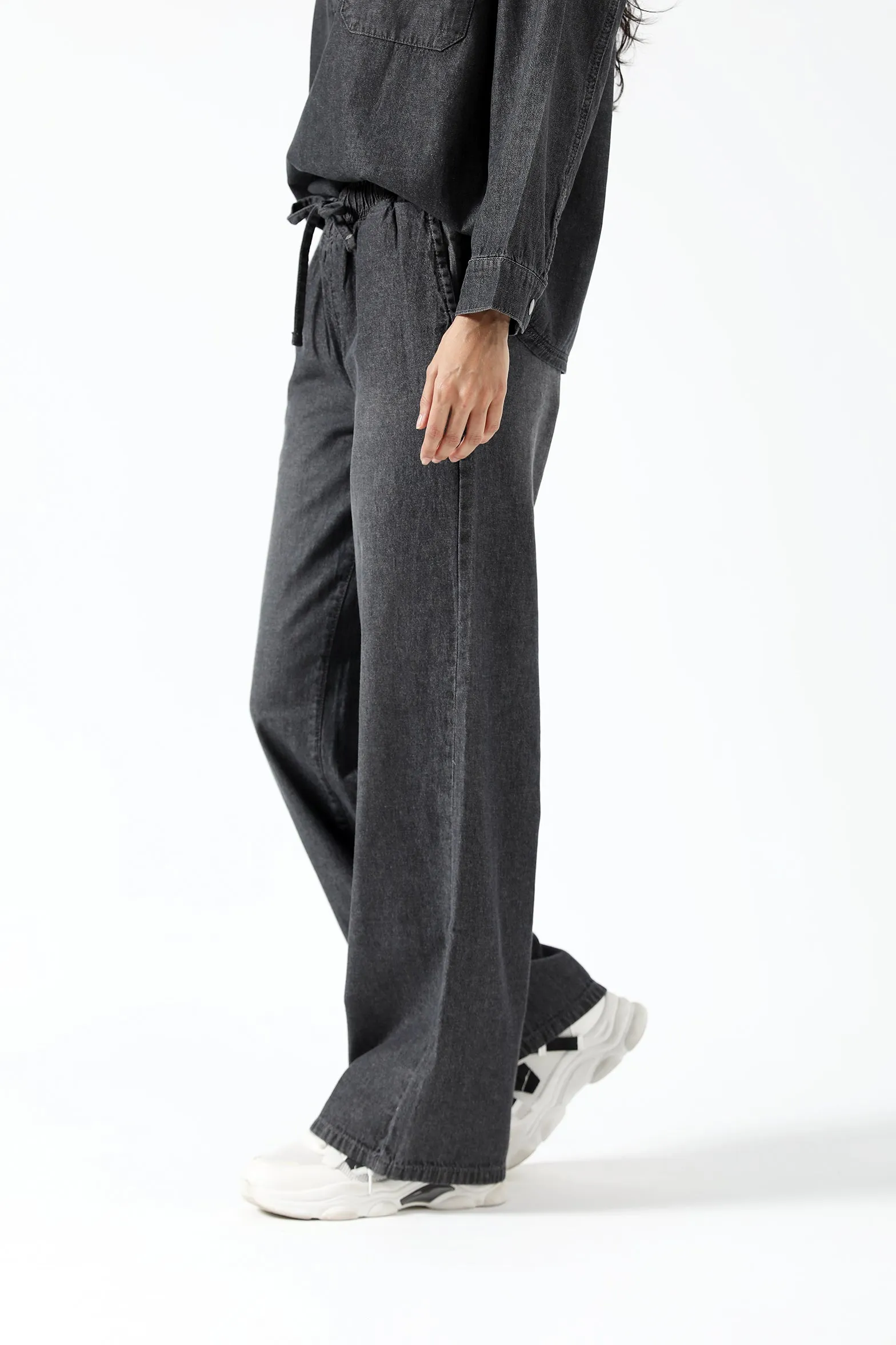 Rubberized grip WIDE LEG DENIM WITH DRAWCORD DETAIL