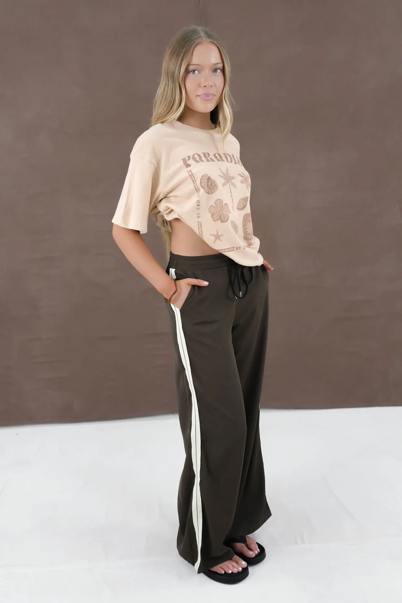 Nalu Tee Beige Sleek Stretch Fit