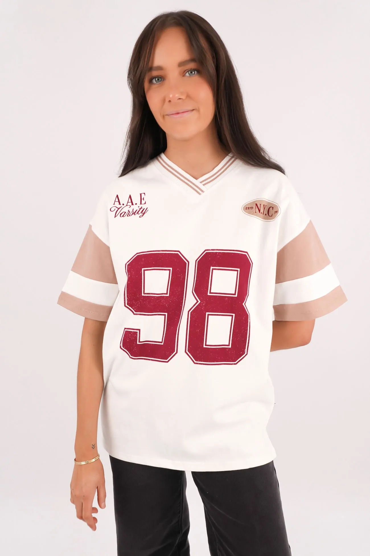 Soho V-Neck Tee Vintage White Scoop neck femininity Chic Casual Wear