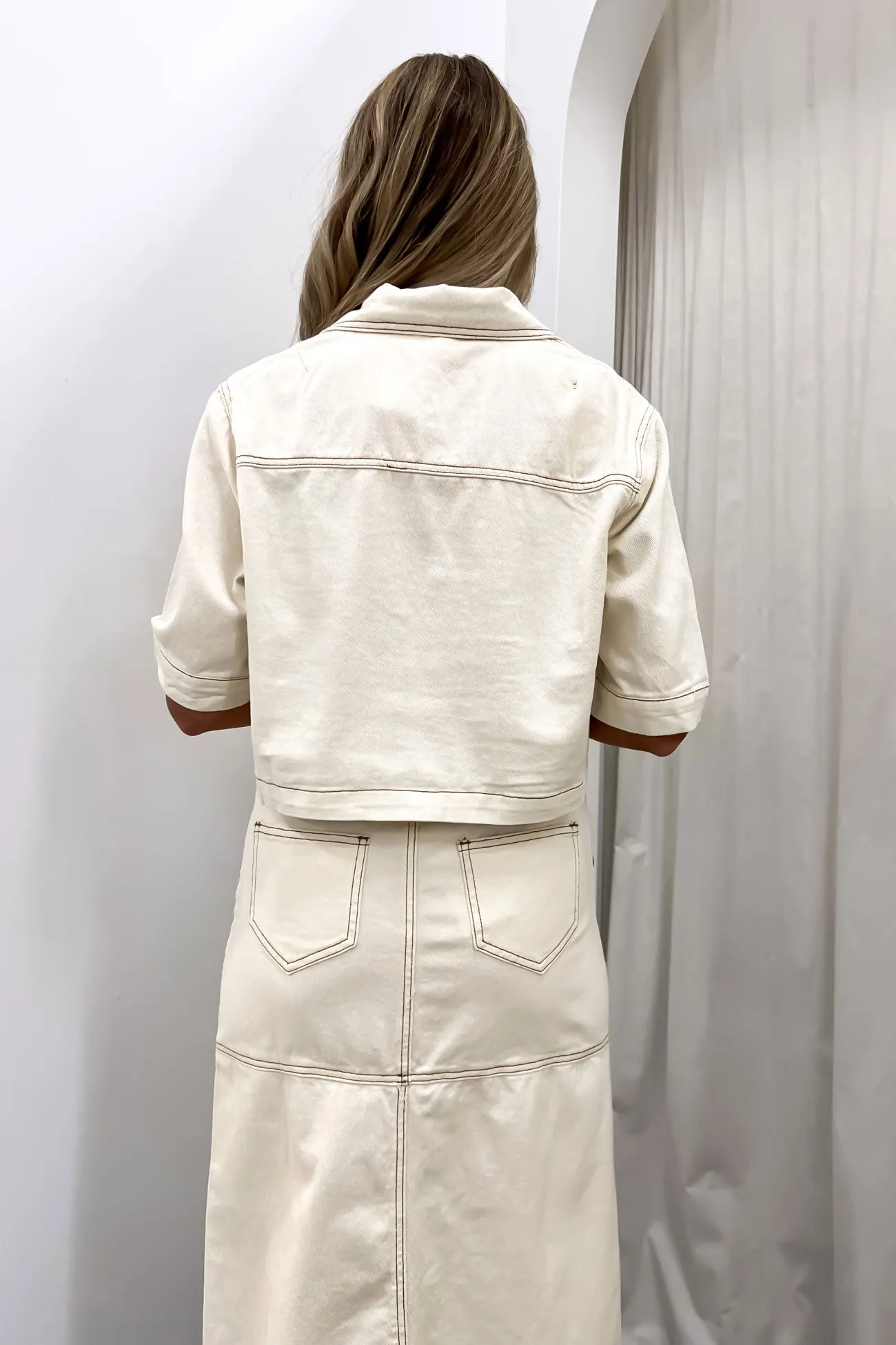 Alicia Denim Cropped Shirt Sand Sleek Performance