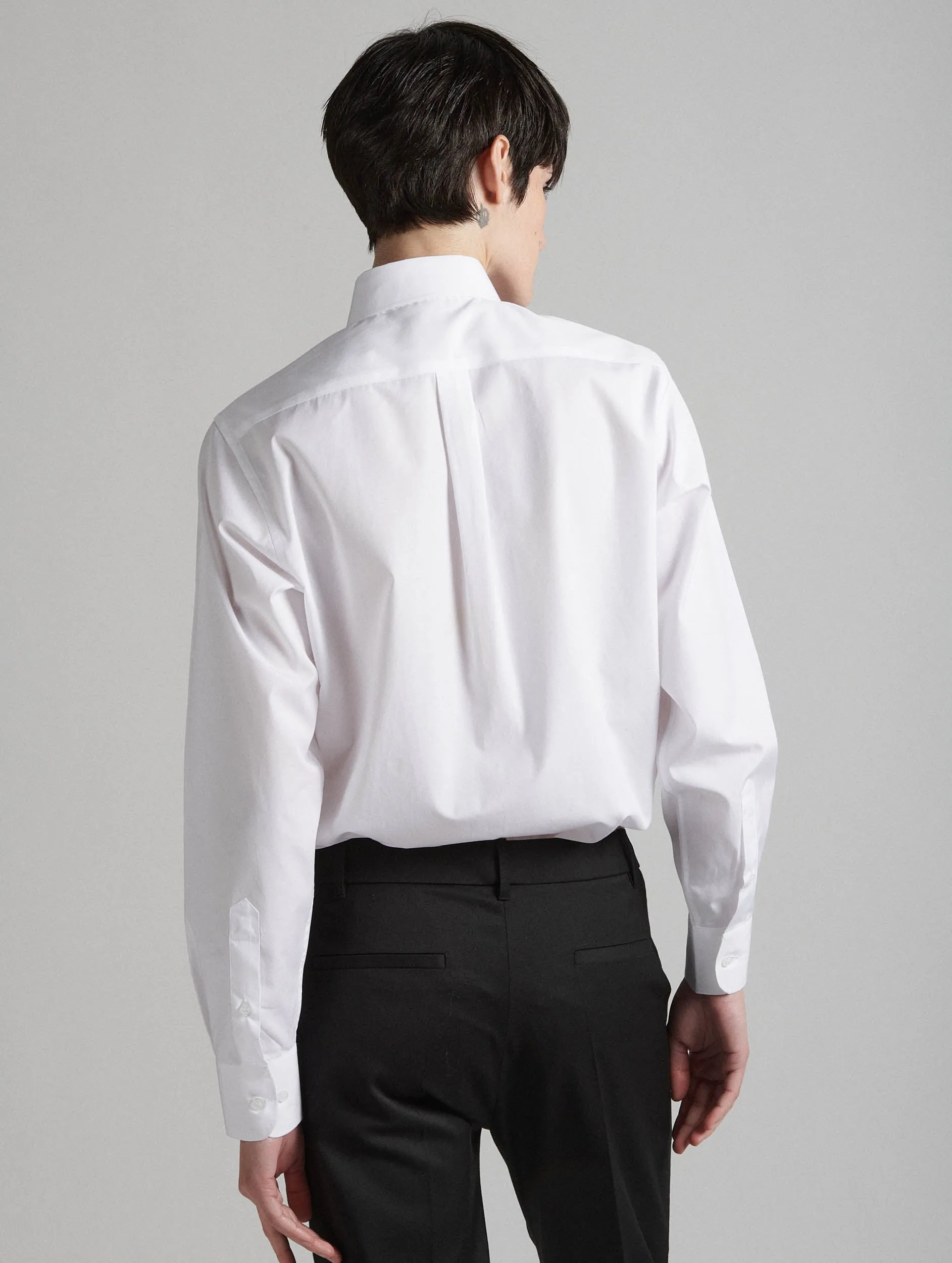 Soft and Relaxed White cotton poplin shirt