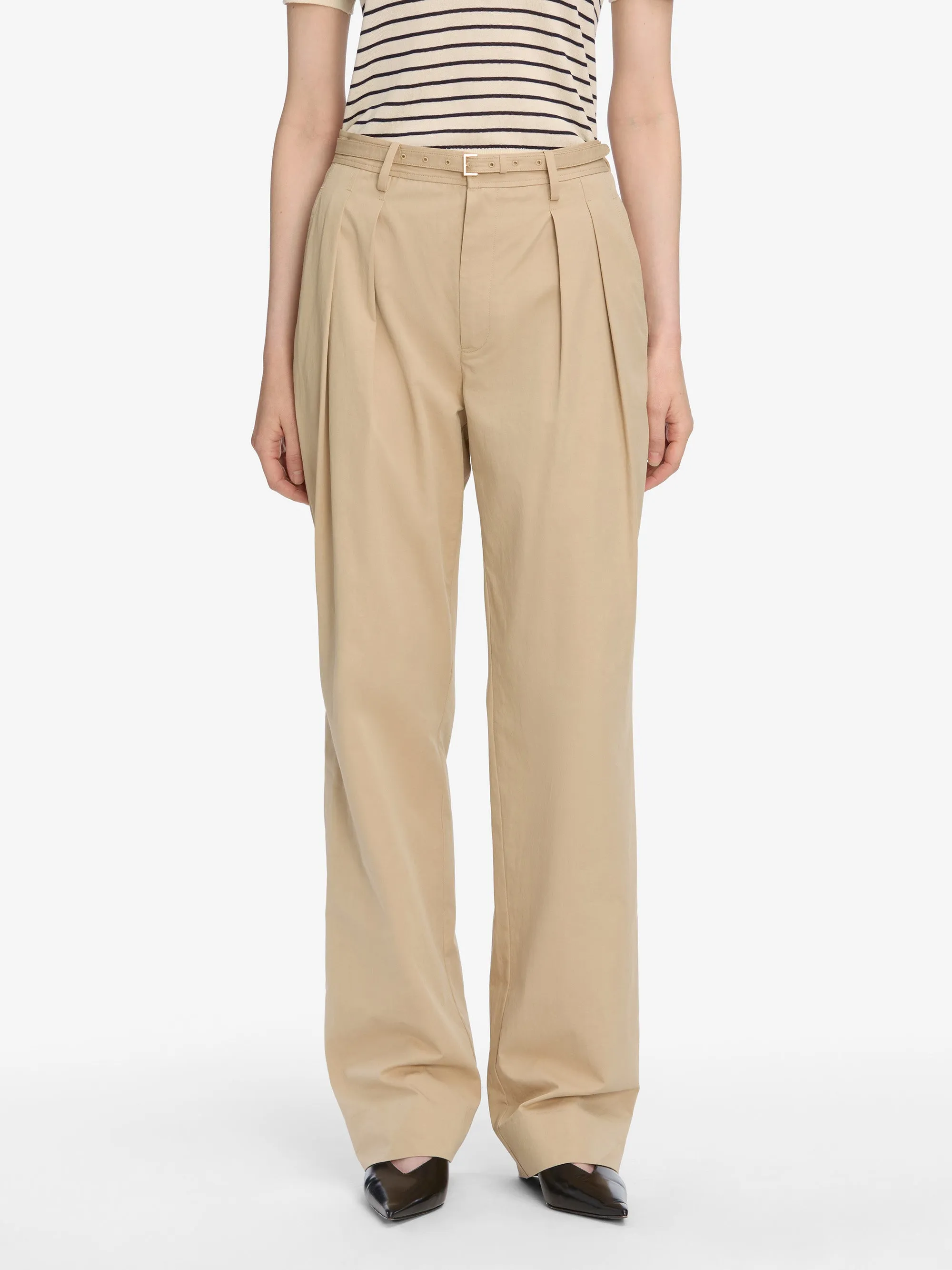 WrinkleFreeFinish Body Shape The Pleated Stilt Trouser -- Light Khaki