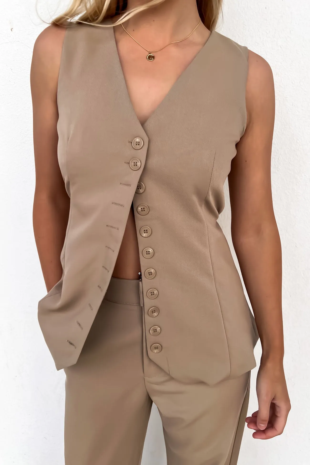 BreathableFabric Compact Packable Design Tegan Vest Sand