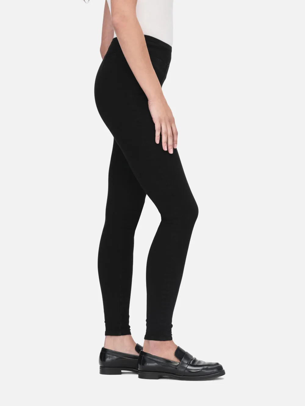 SoftLining Flattering Style The Jetset Skinny Crop -- Sheen Noir