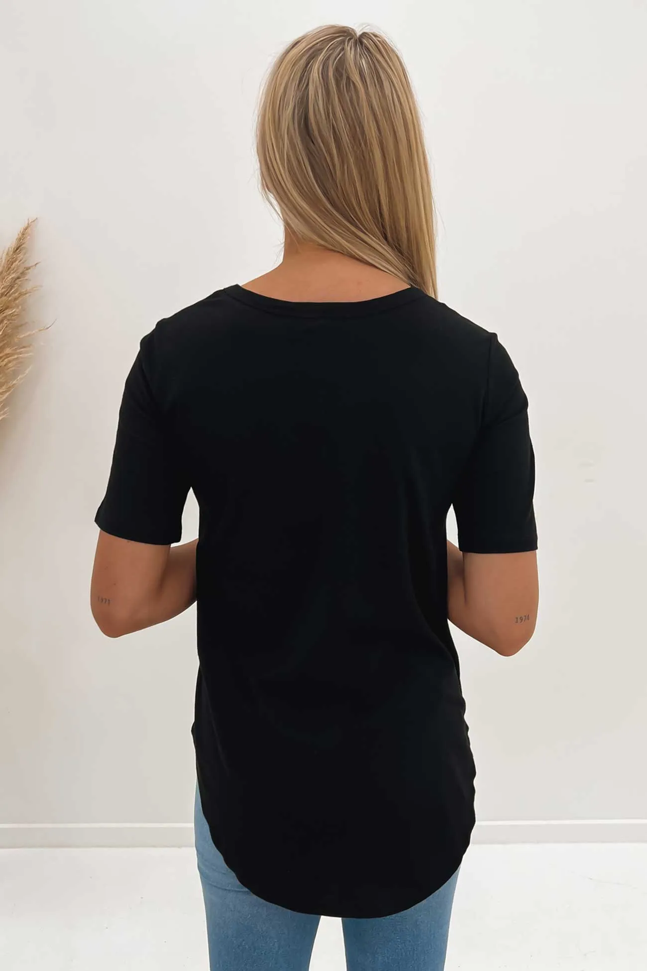 Ariana Tee Black Tight Fit Durable Stitching