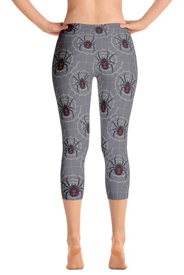 Weekend Trip Minimalist Style ReadyGOLF: Black Widow Grey Women's Capri Leggings
