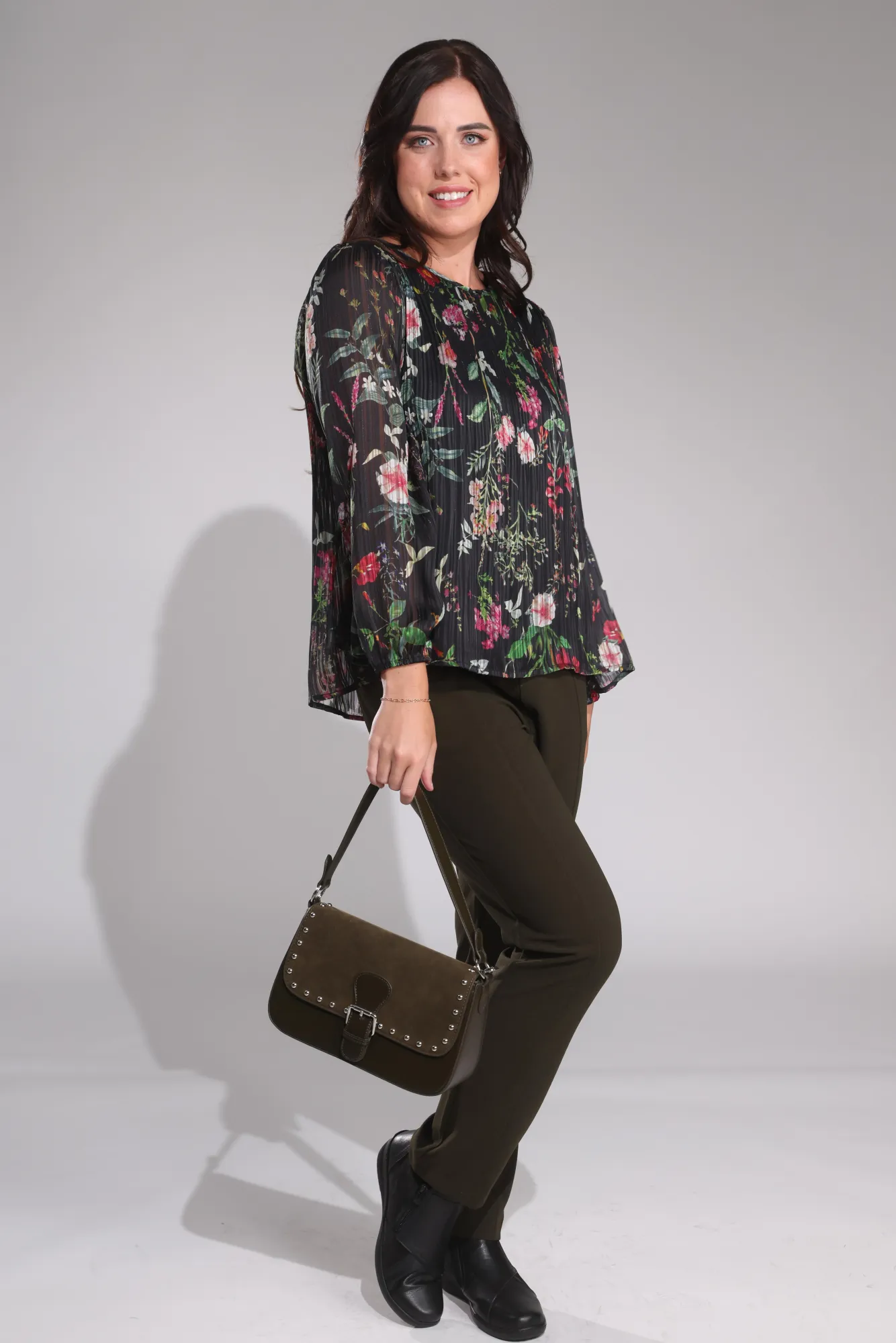 Short pull on Stretch Crepe Pants | OLIVE | 8222B1 Flattering Shape