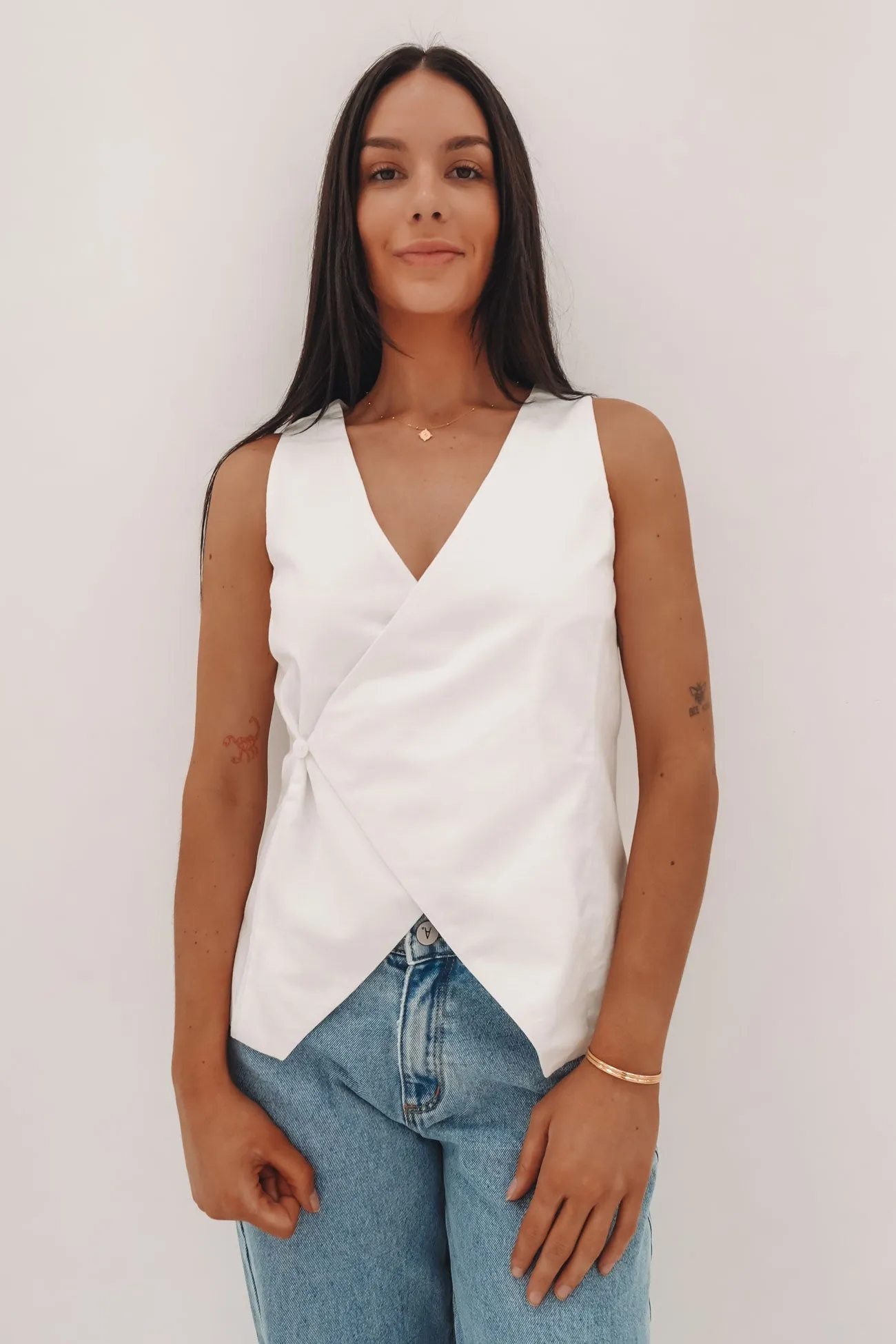 Willa Vest White Soul Ease Date Vibe