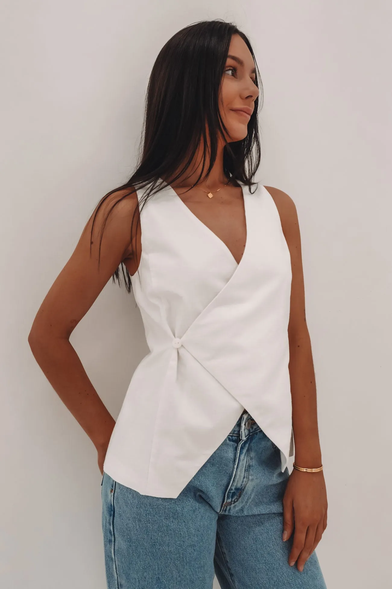 Willa Vest White clean look